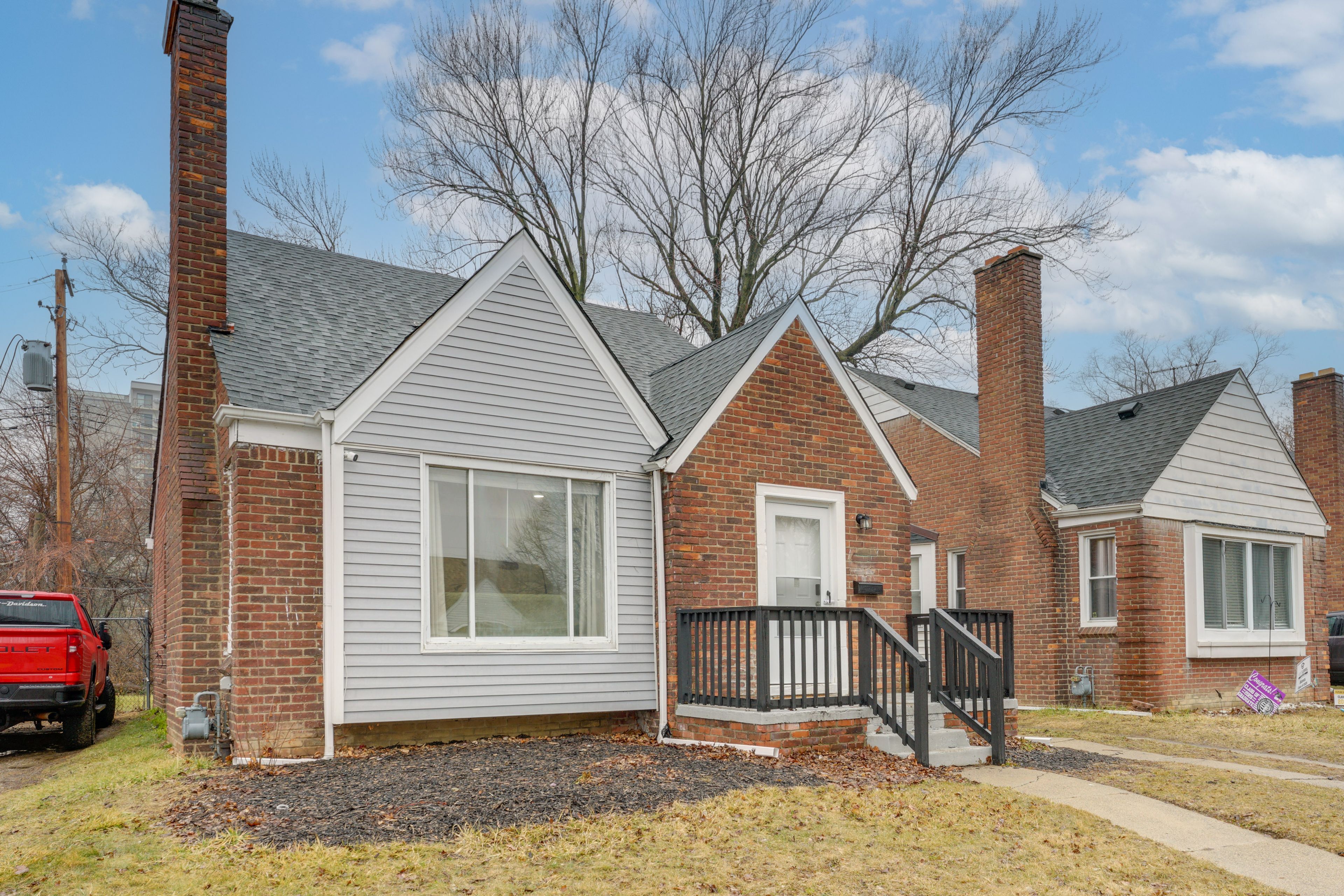 Driveway Parking | 3 Vehicles