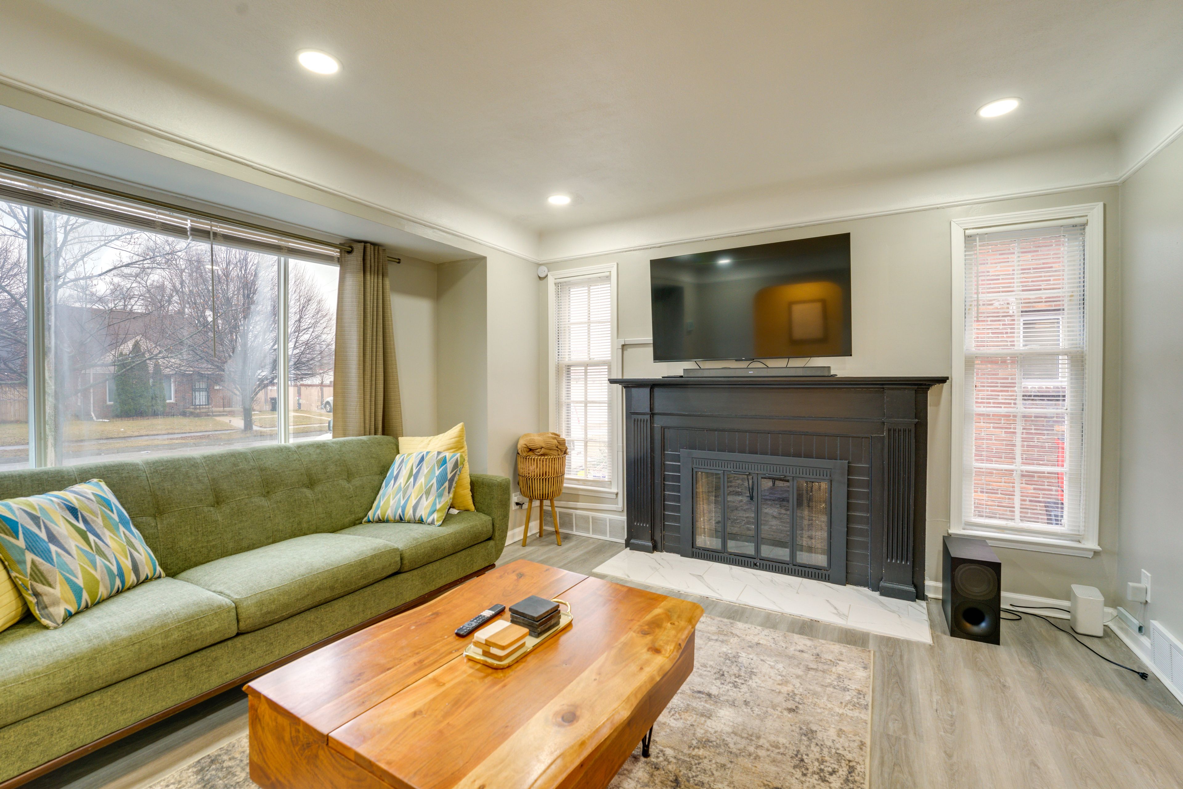 Living Room | Smart TV