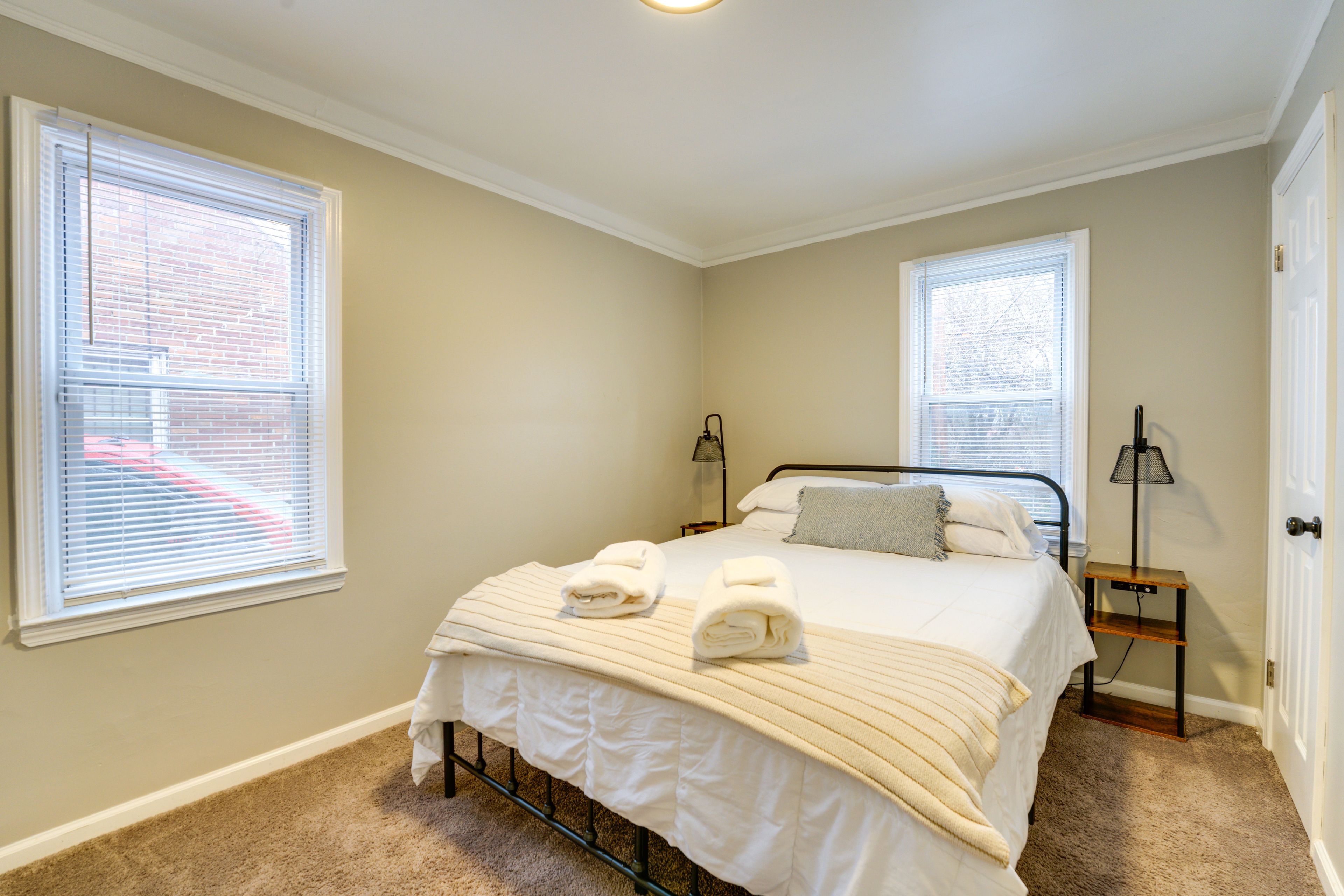 Bedroom 2 | Queen Bed | 1st Floor