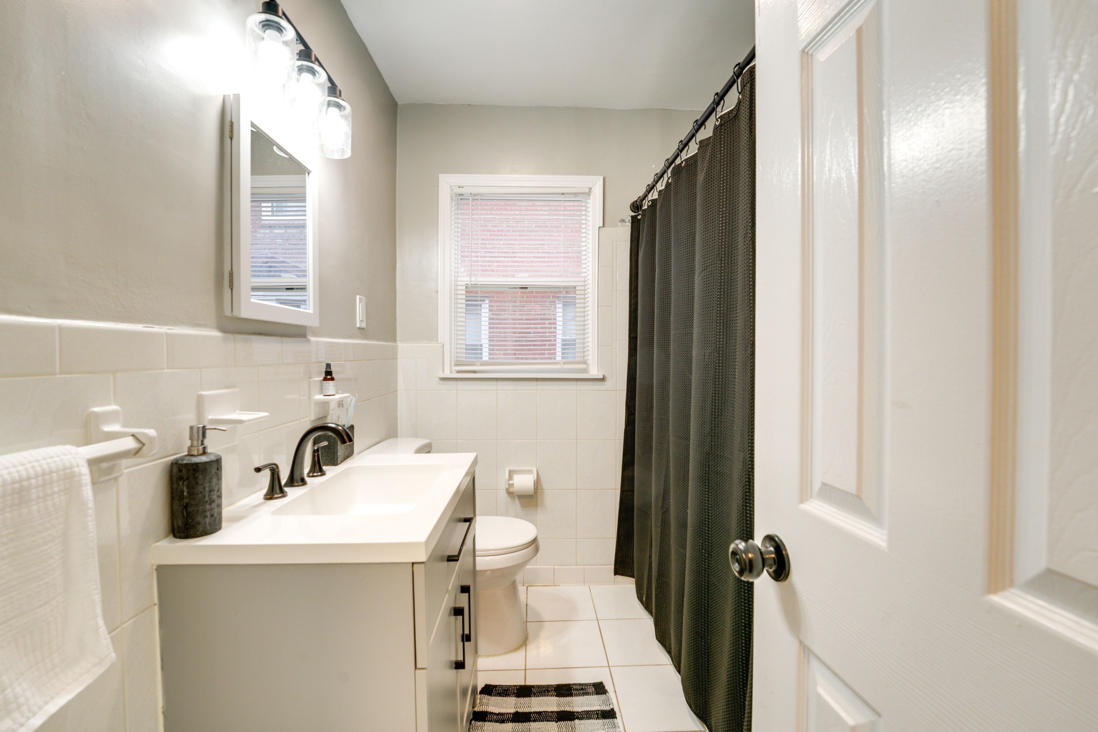 Full Bath | 1st Floor