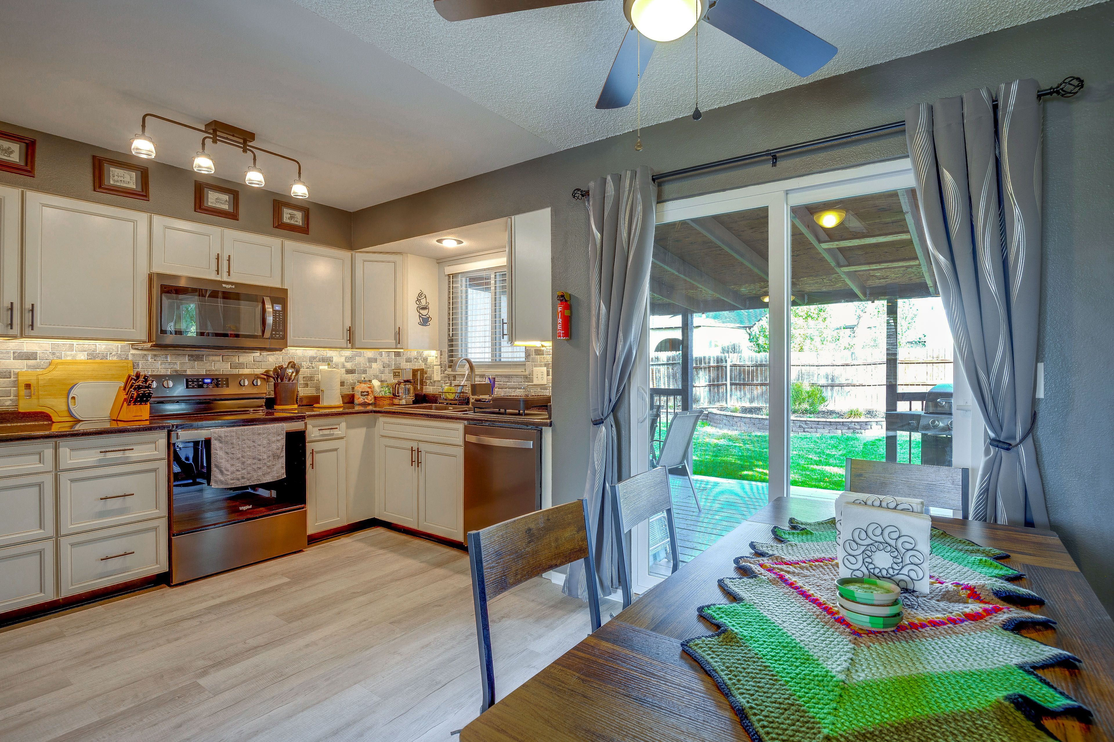 Eat-In Kitchen