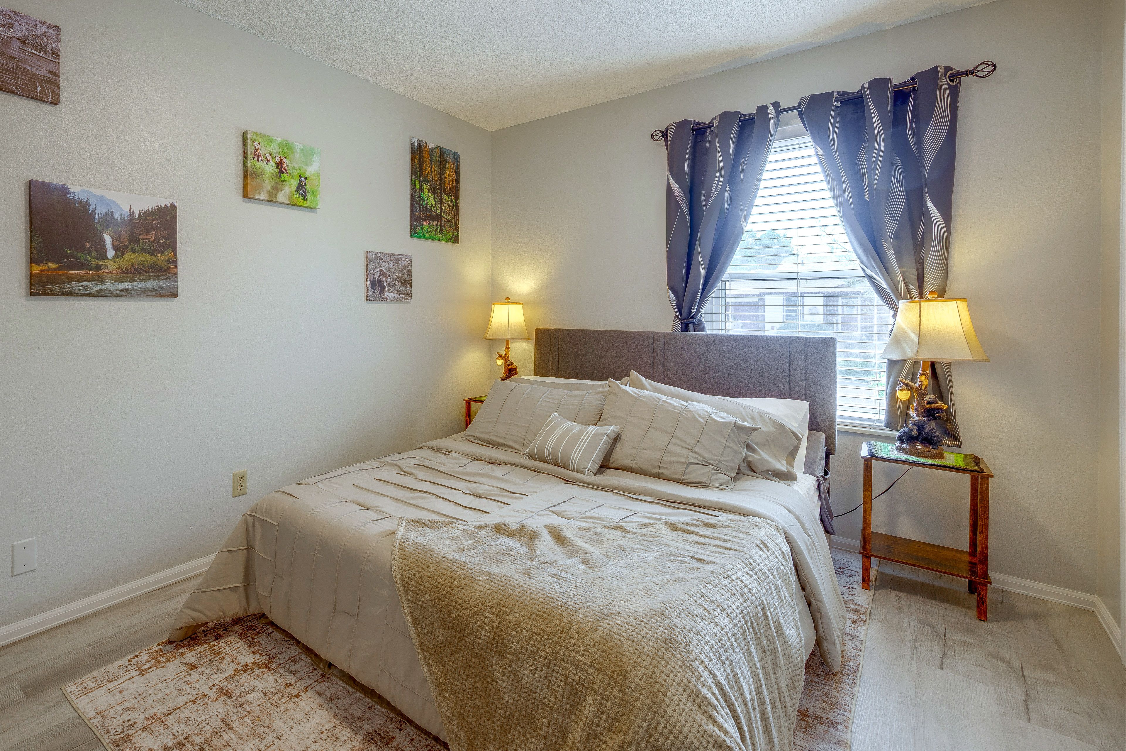Bedroom 1 | Queen Bed