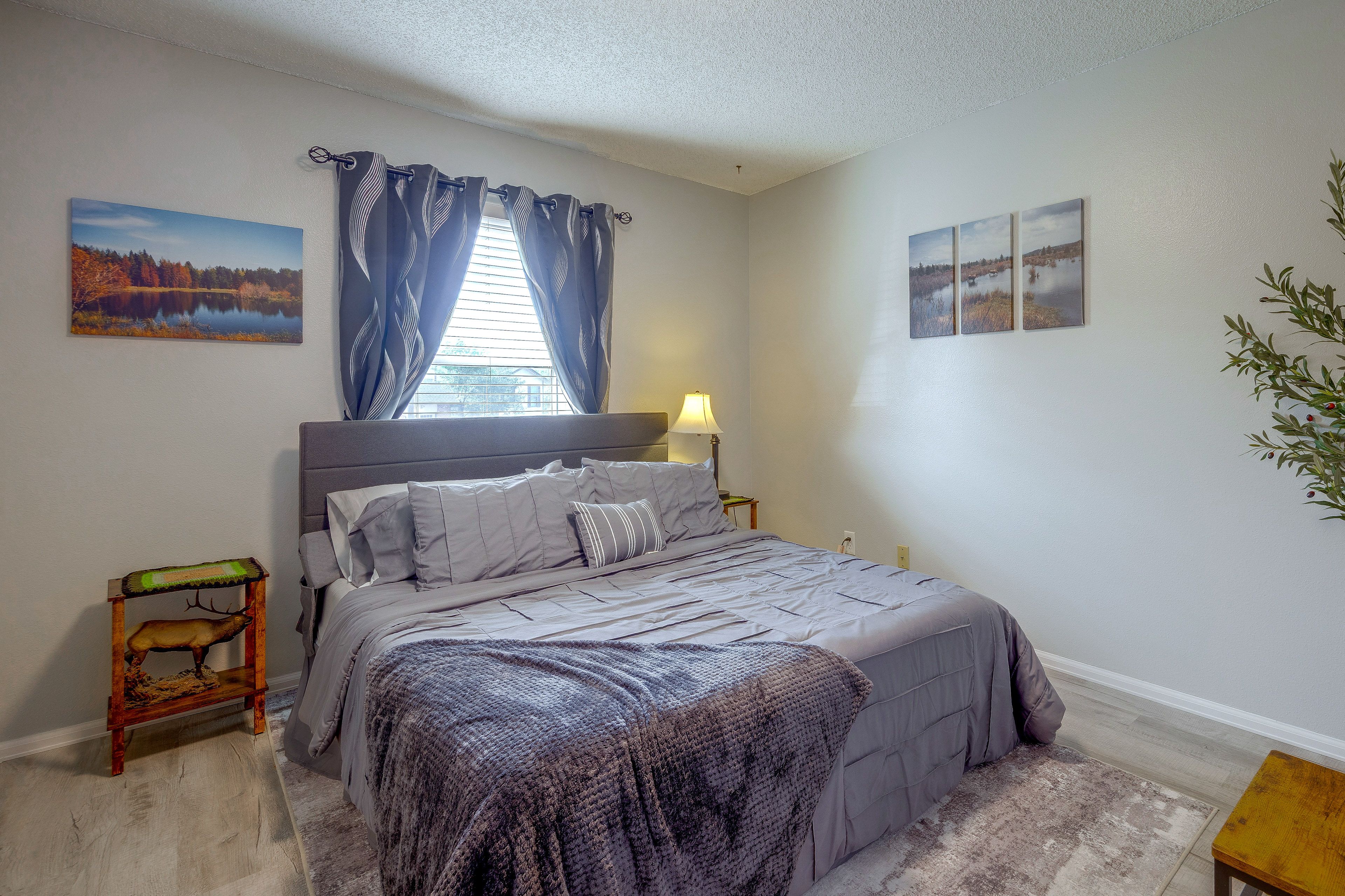 Bedroom 2 | Queen Bed