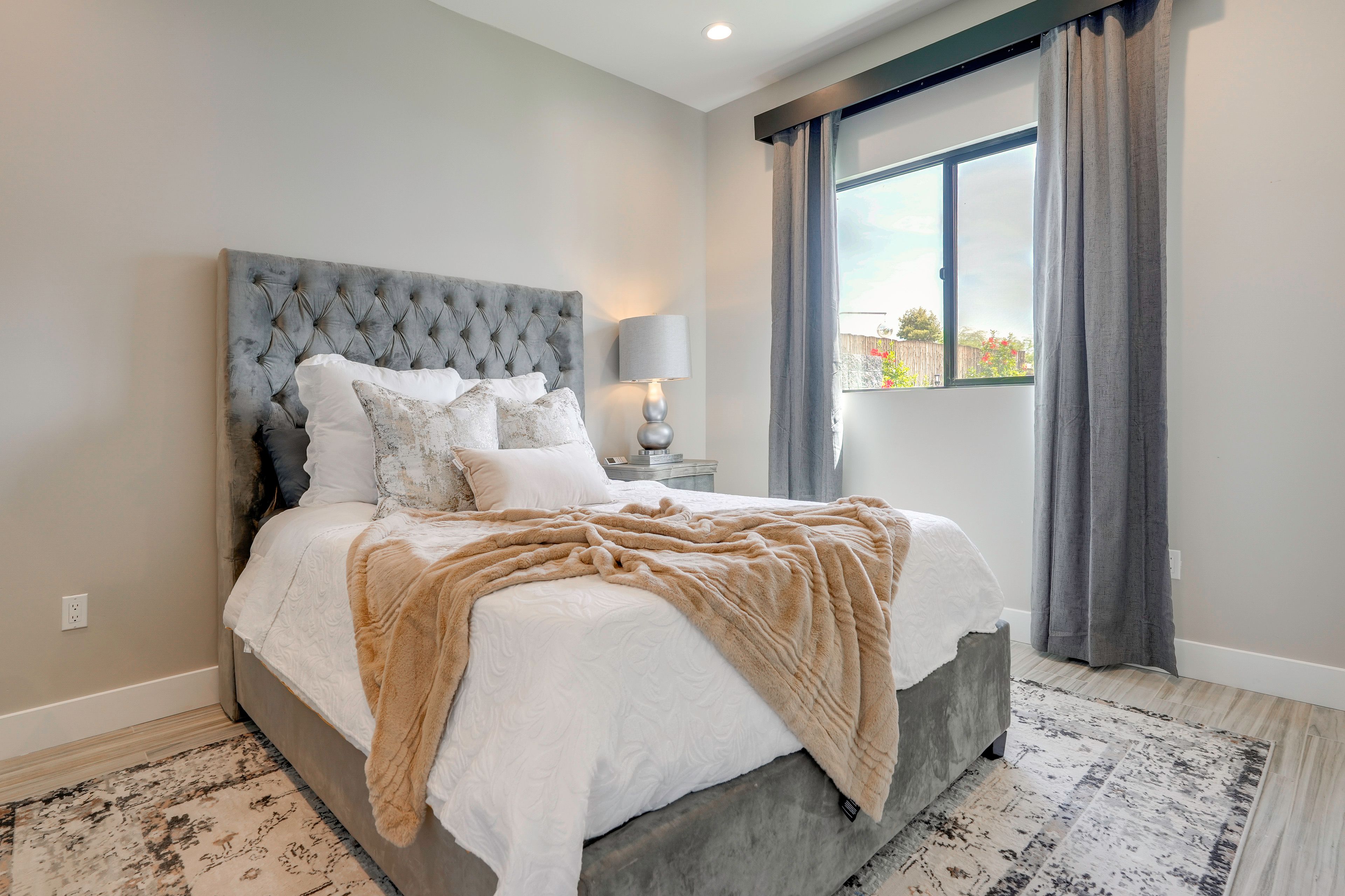 Bedroom | Queen Bed | Twin Rollaway Bed