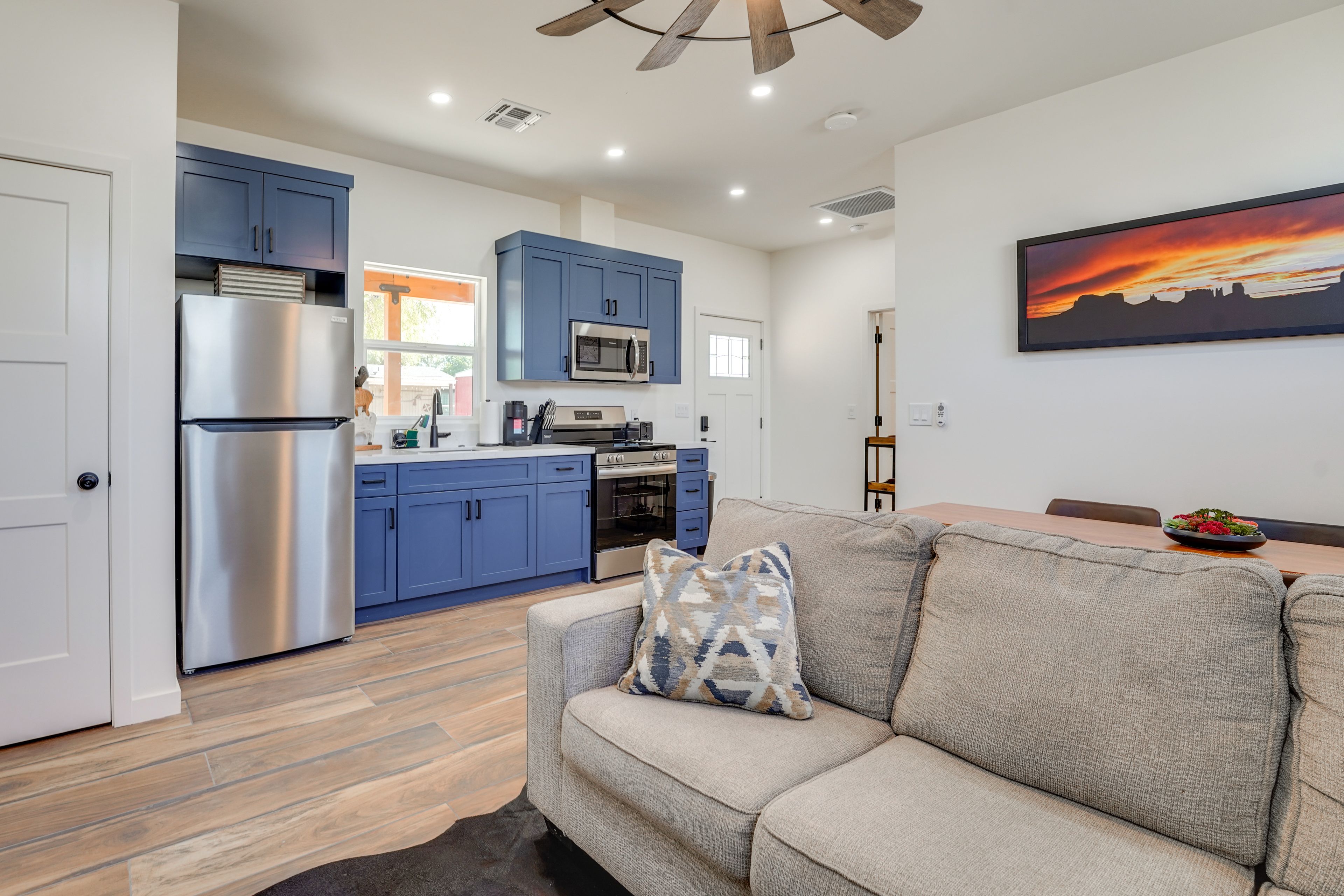 Modern Interior | Smart TV | Kitchenette | Keurig Coffee Maker