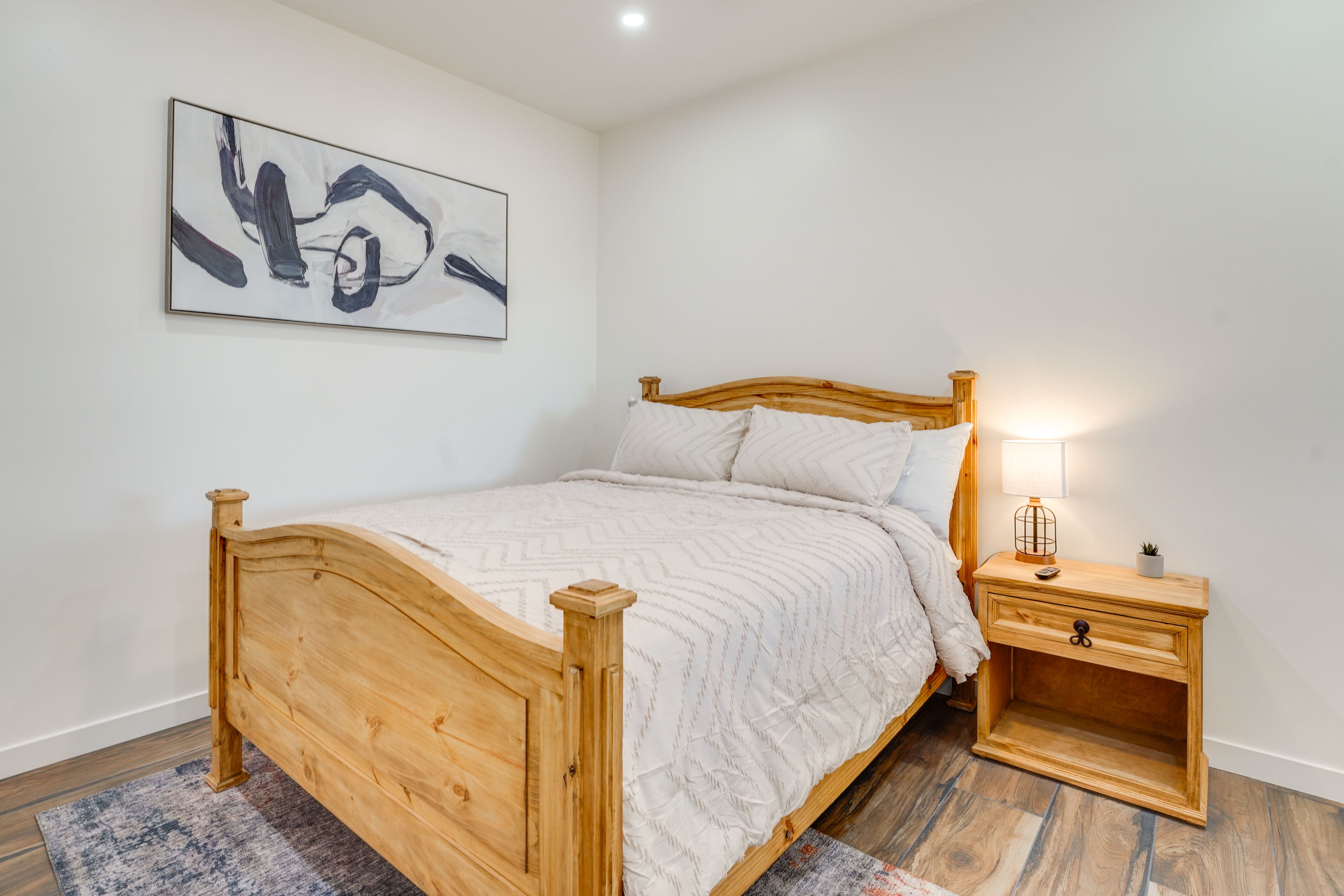 Bedroom 1 | Queen Bed | Smart TV | Desk