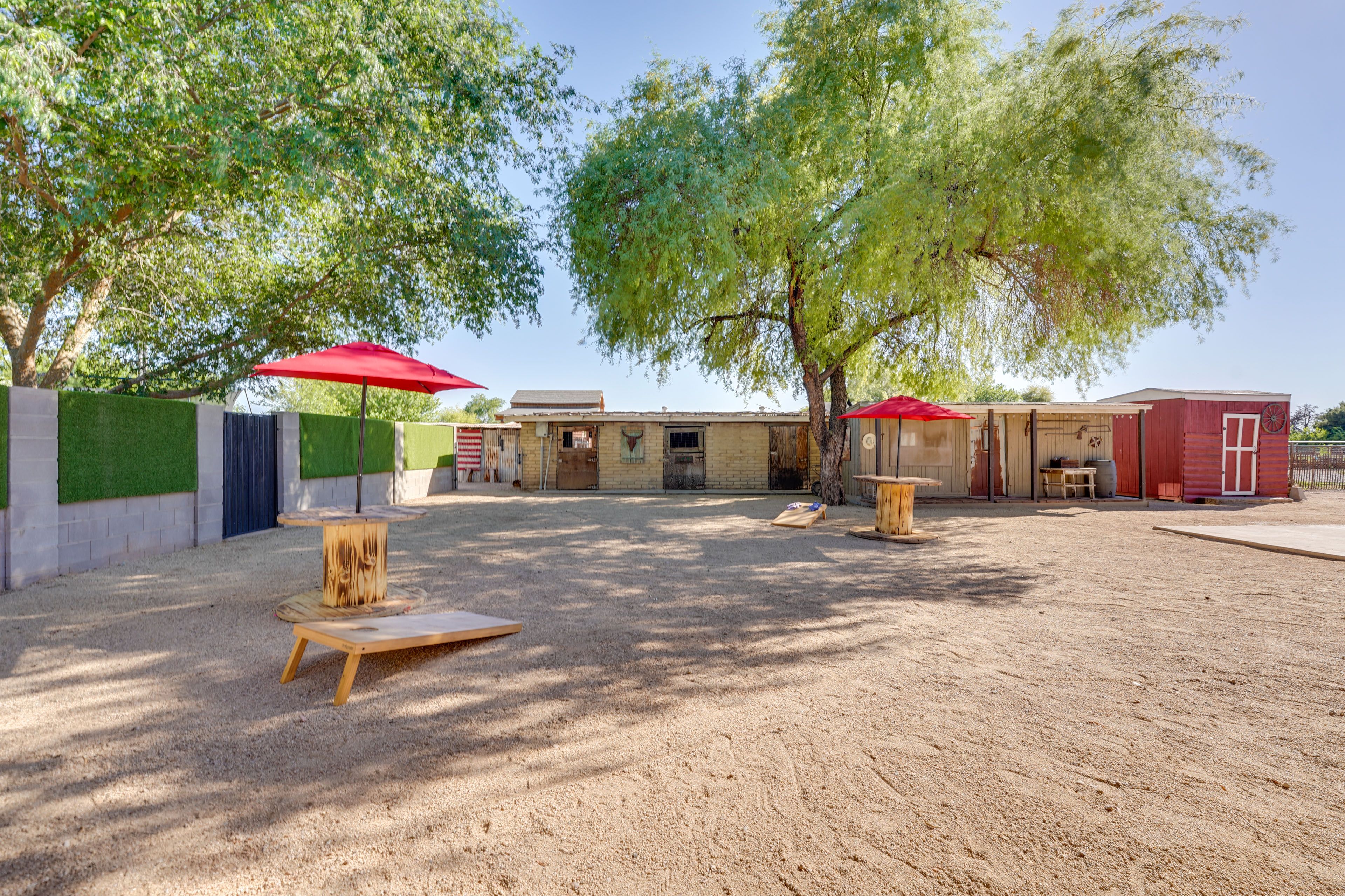 Fenced Outdoor Space | Gas Grill | Fire Pit | Cornhole