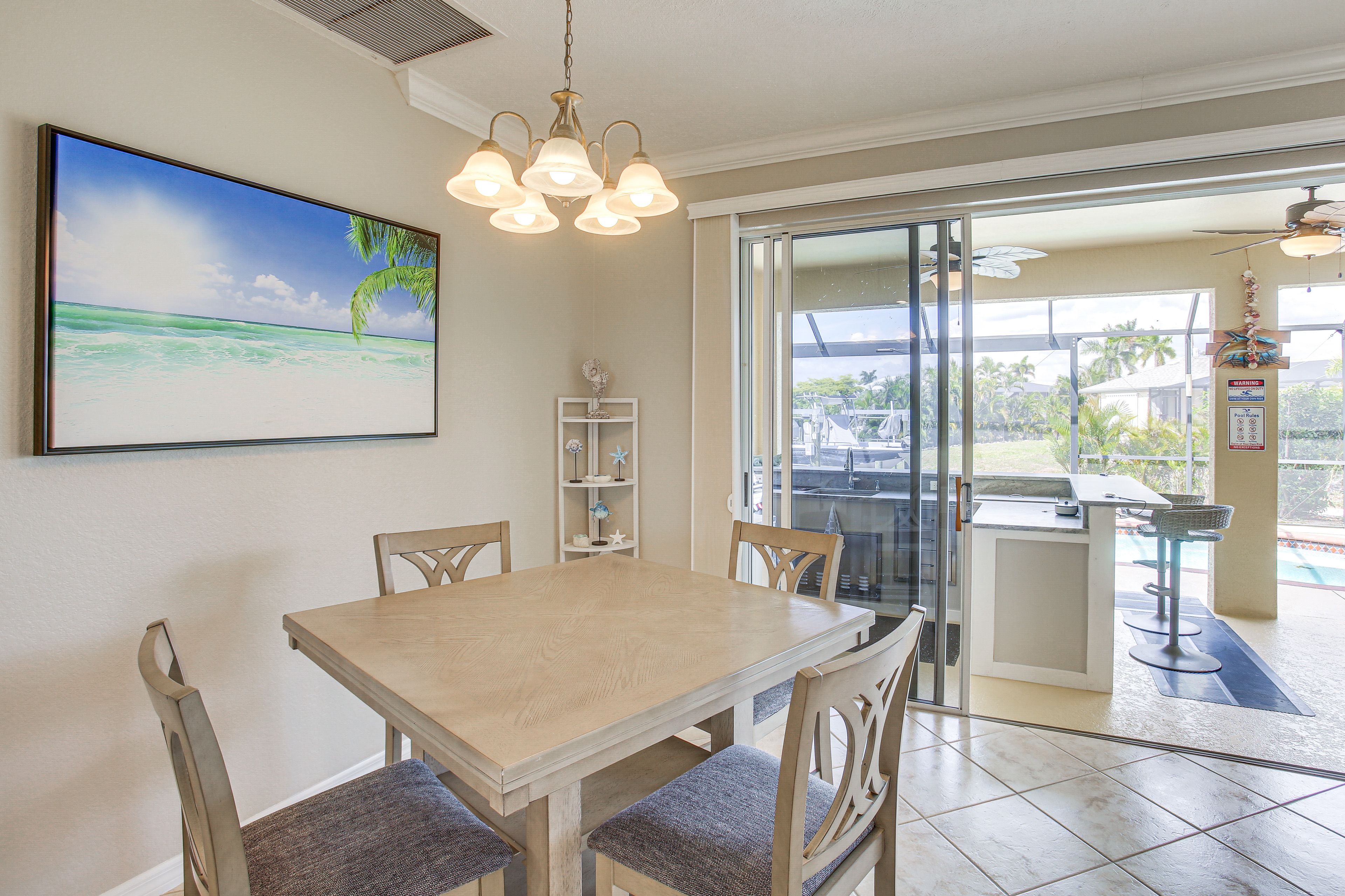 Dining Area | Dishes & Flatware Provided