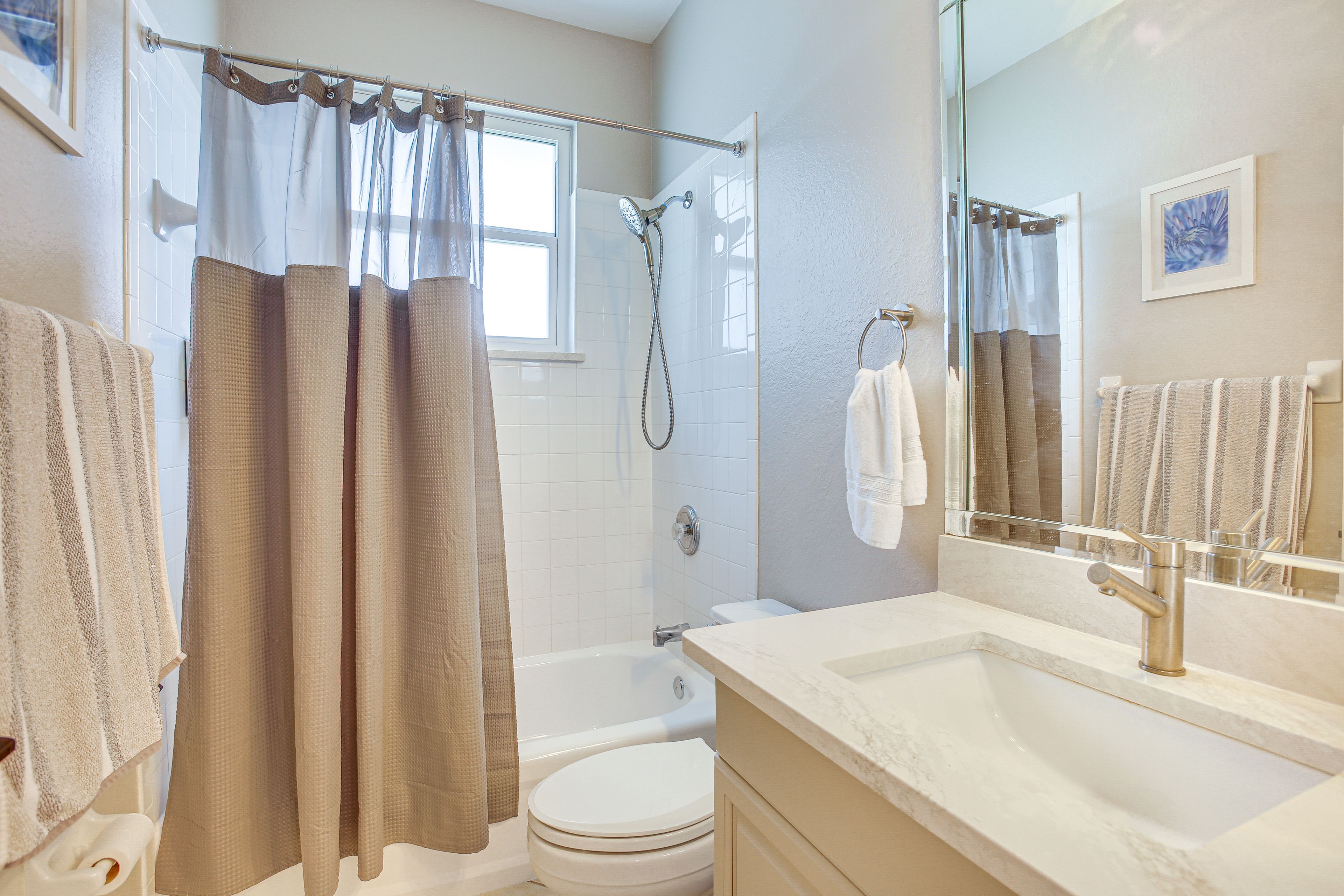 Full Bathroom | Towels & Linens Provided