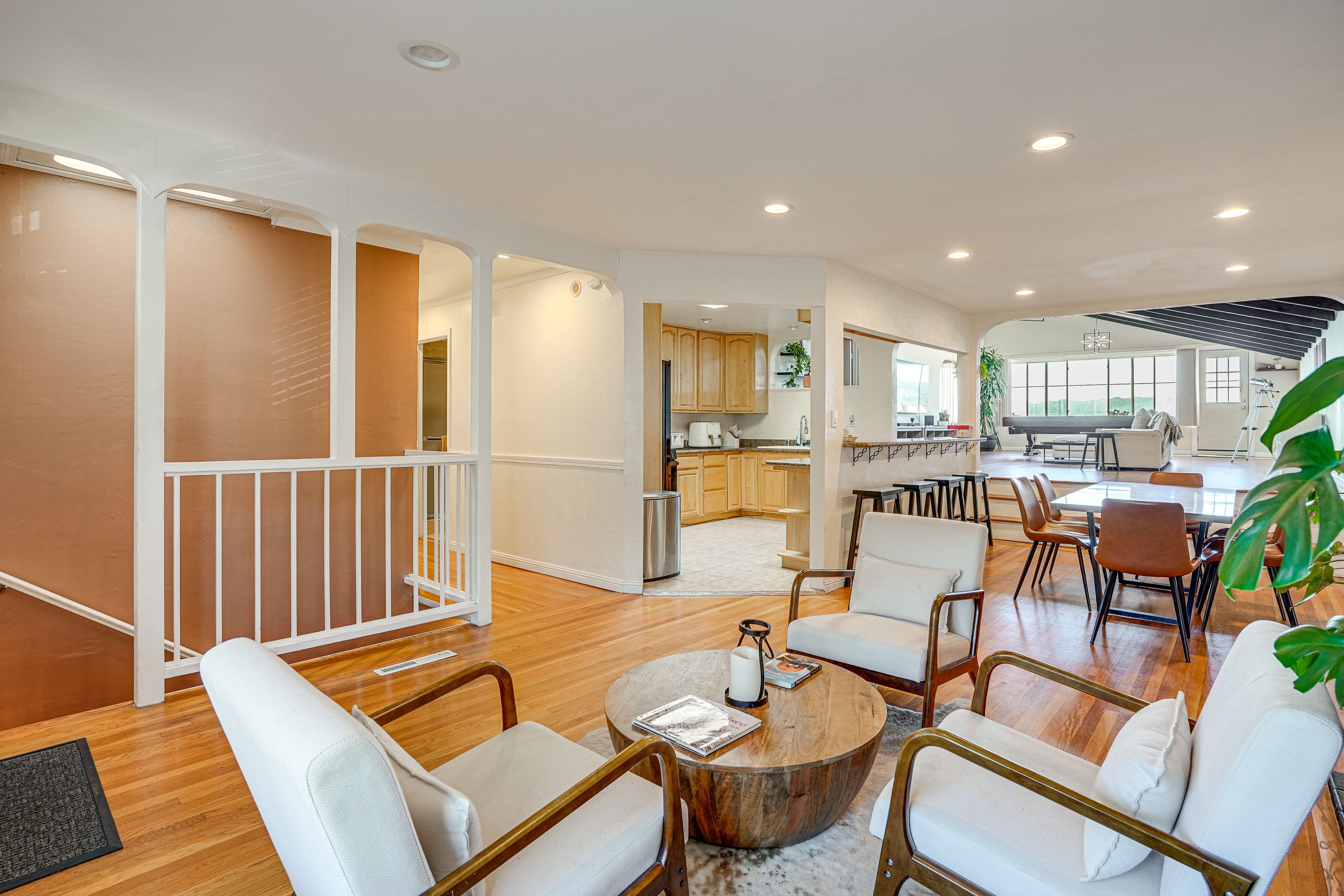 Sitting Area | Main Floor