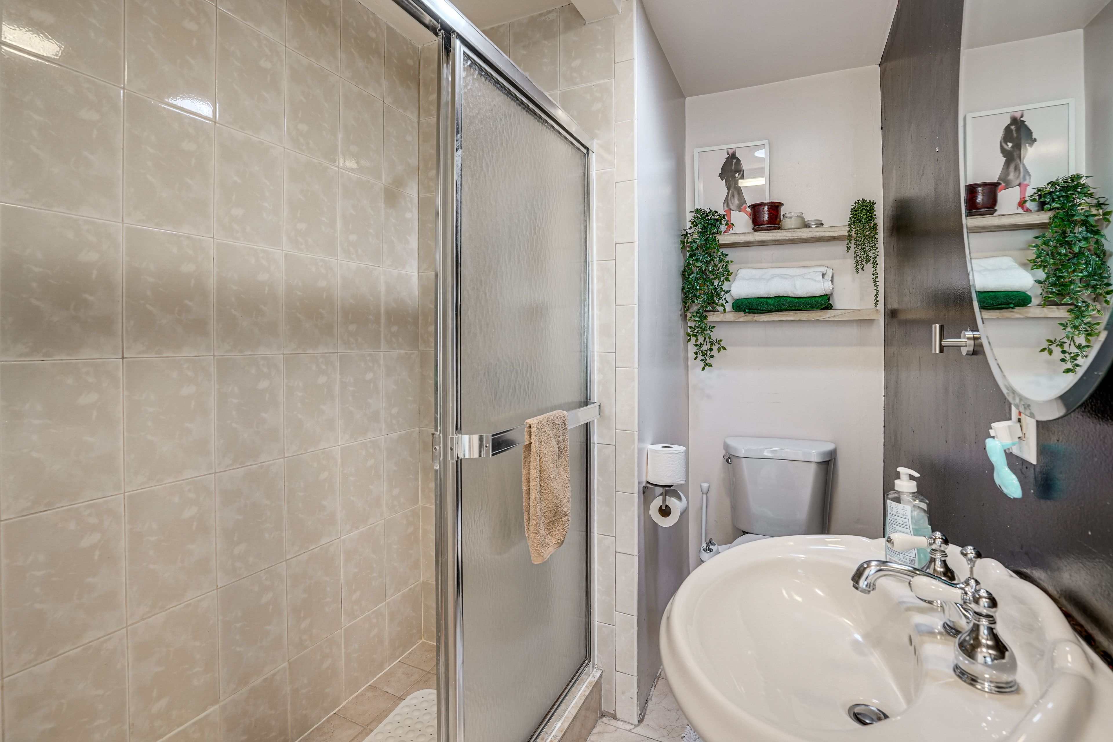 Bathroom | Main Floor