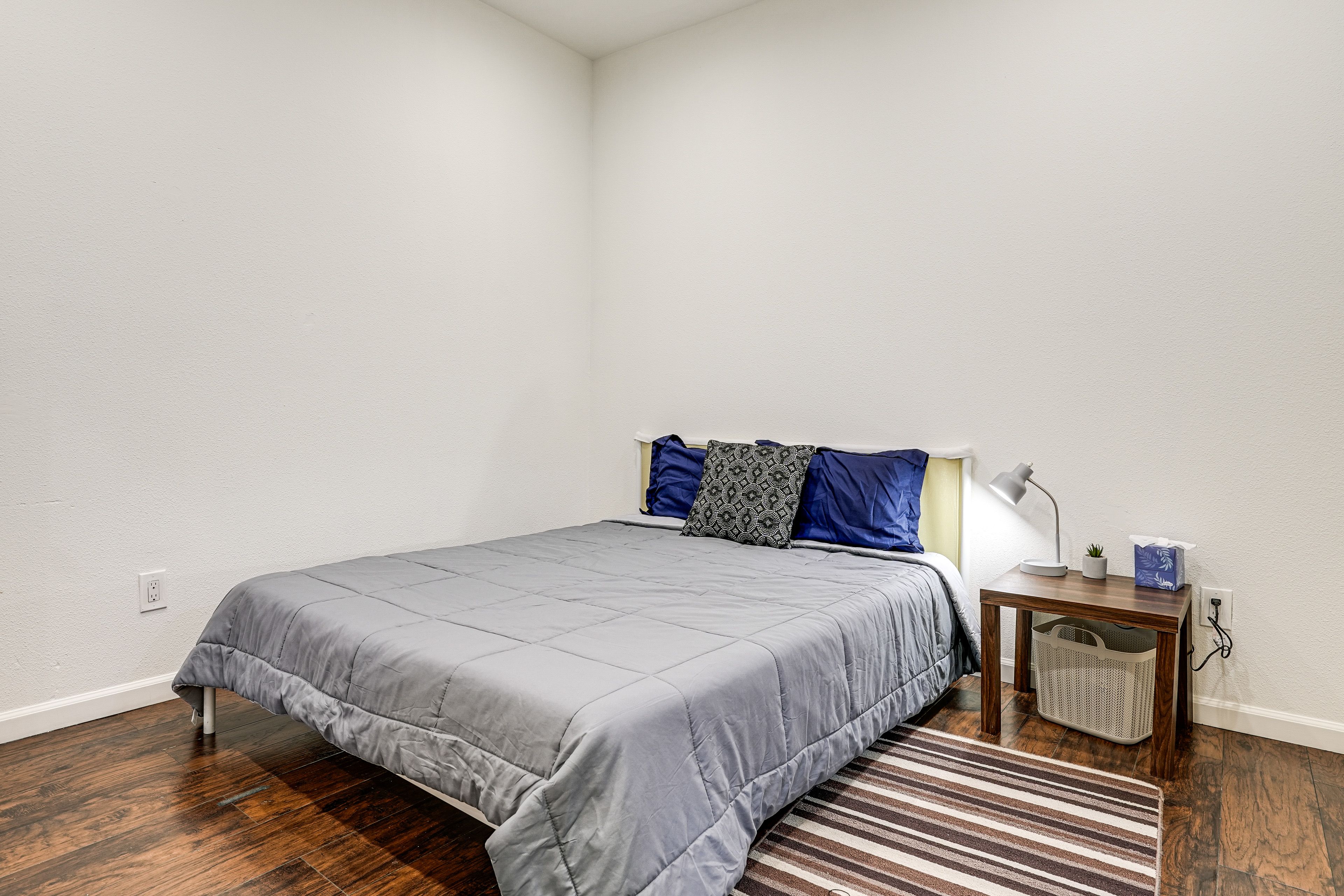 Bedroom 3 | Queen Bed