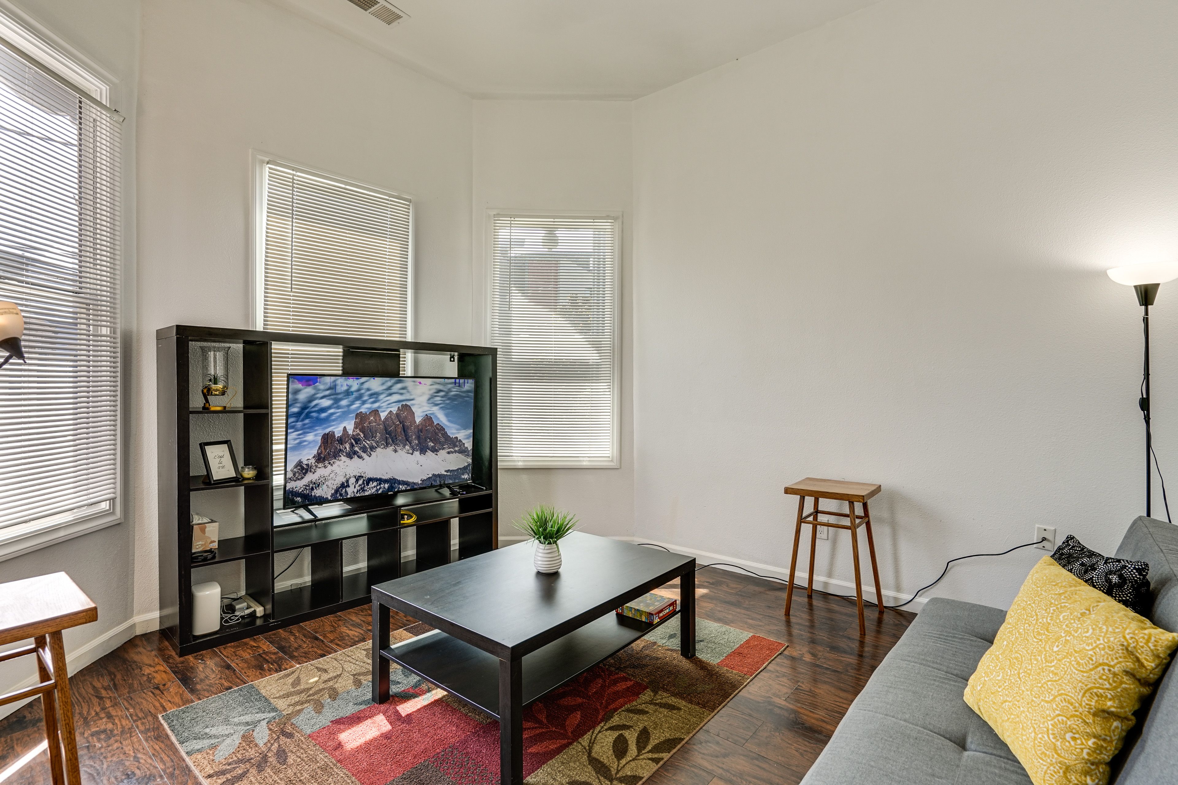 Living Room | Queen Futon