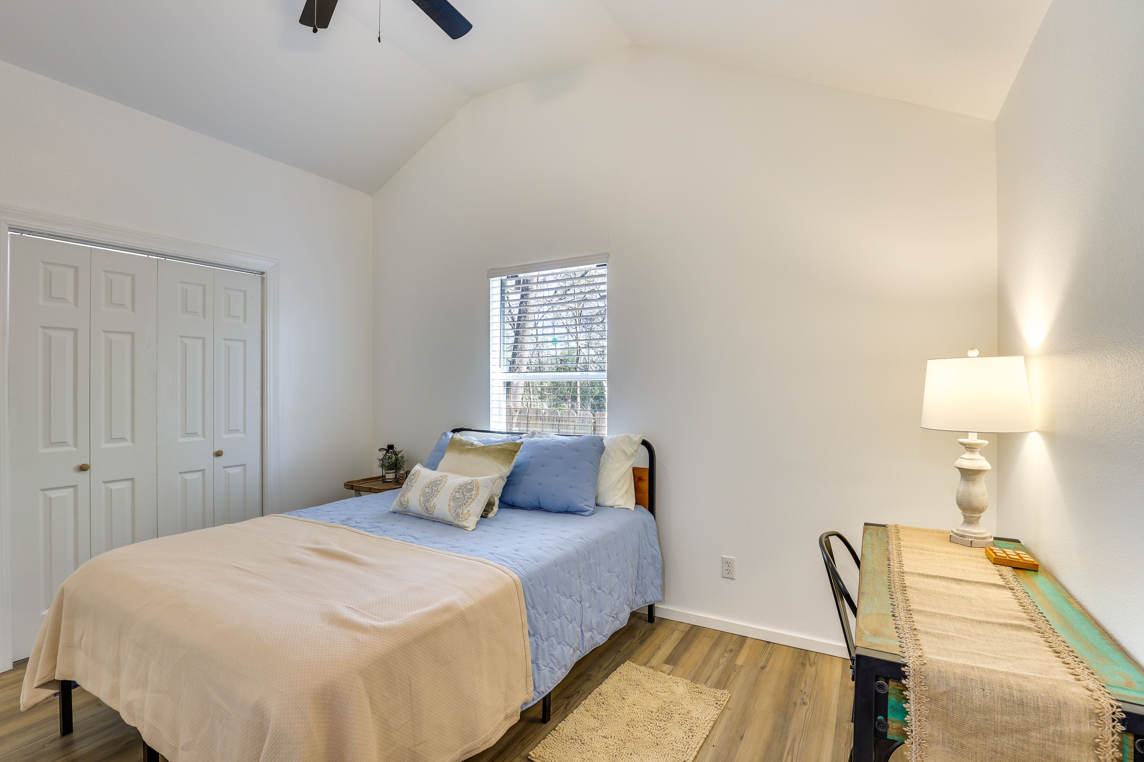Bedroom | Queen Bed | Twin XL Rollaway Bed