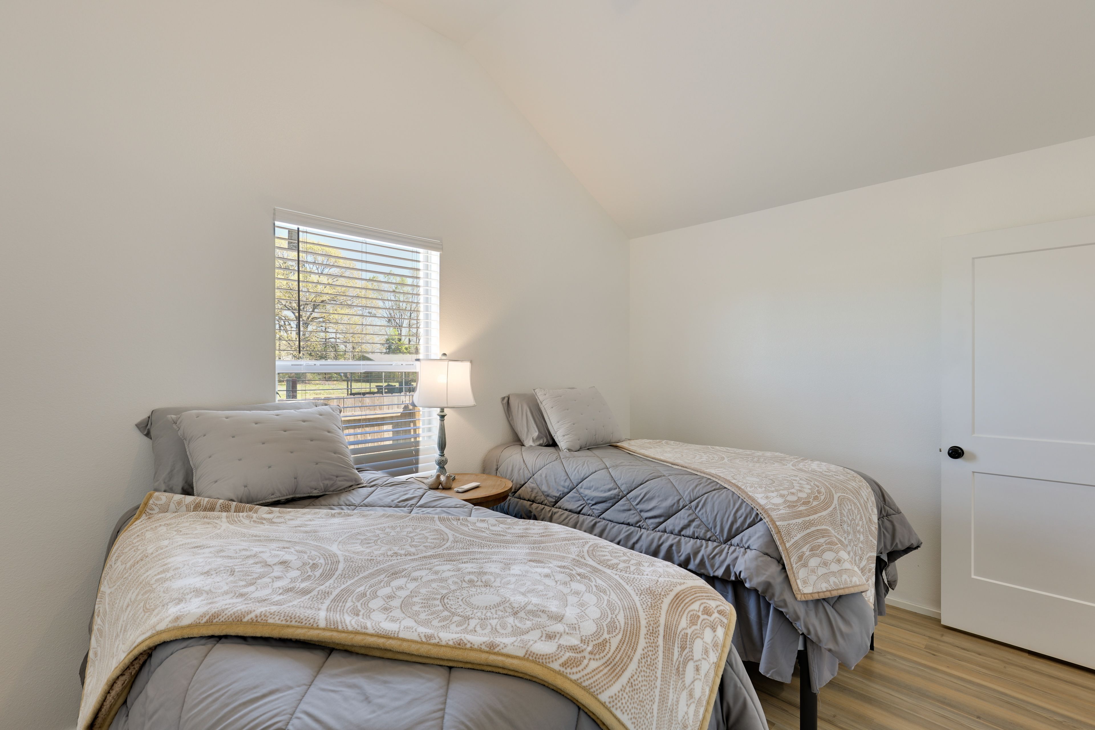 Bedroom | 2 Twin Beds | Twin XL Rollaway Bed