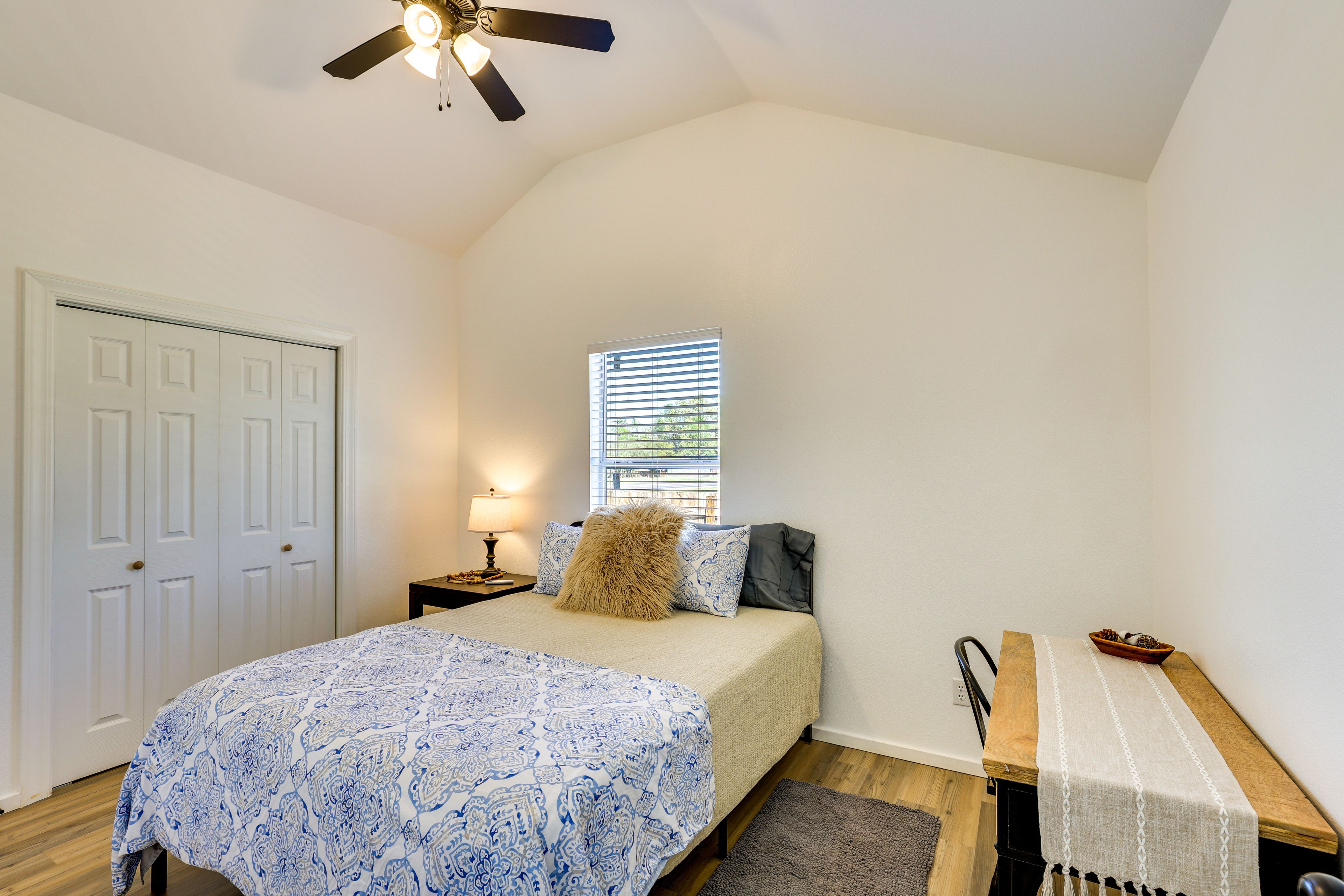 Bedroom | Queen Bed | Twin XL Rollaway Bed