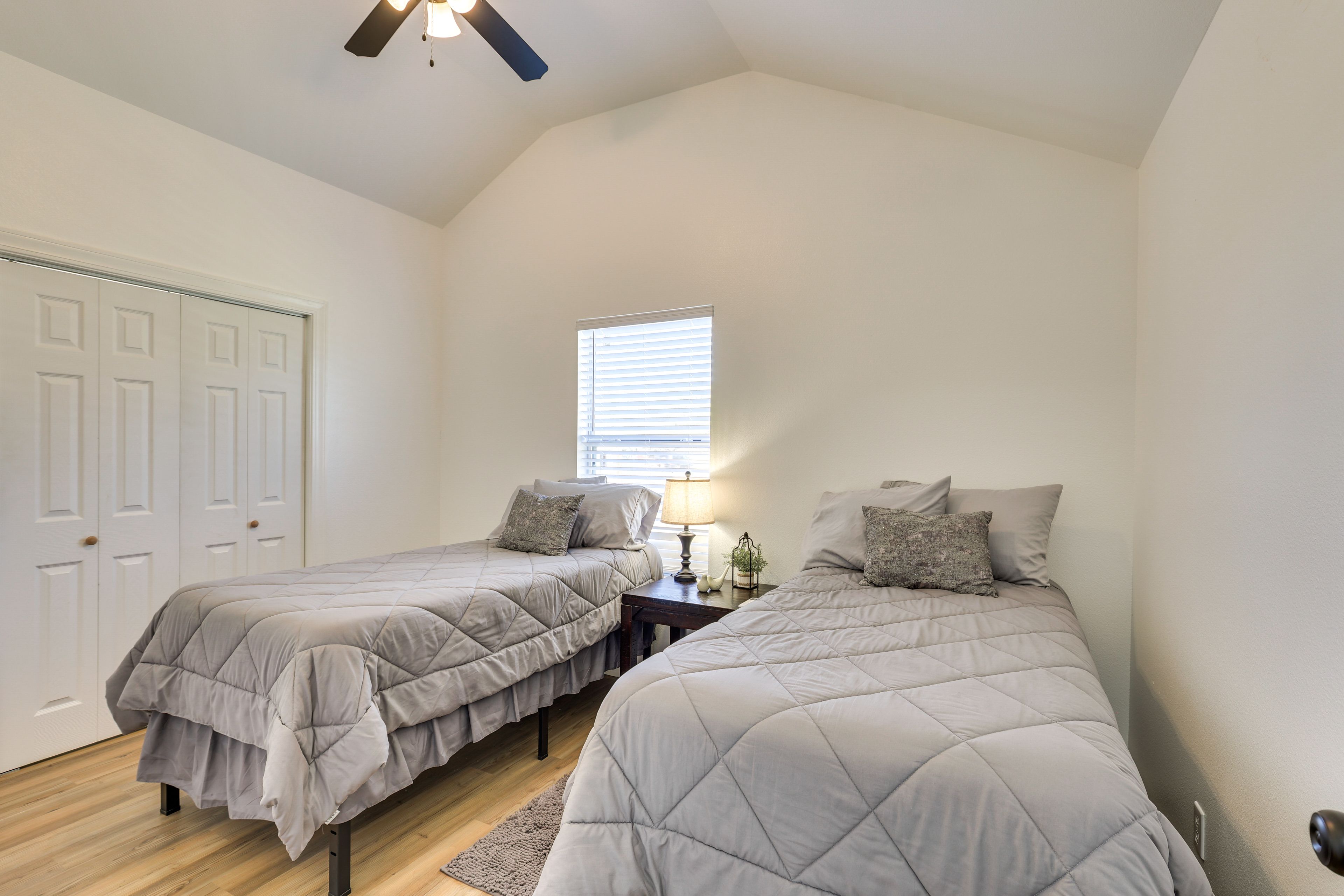 Bedroom | 2 Twin Beds | Twin XL Rollaway Bed