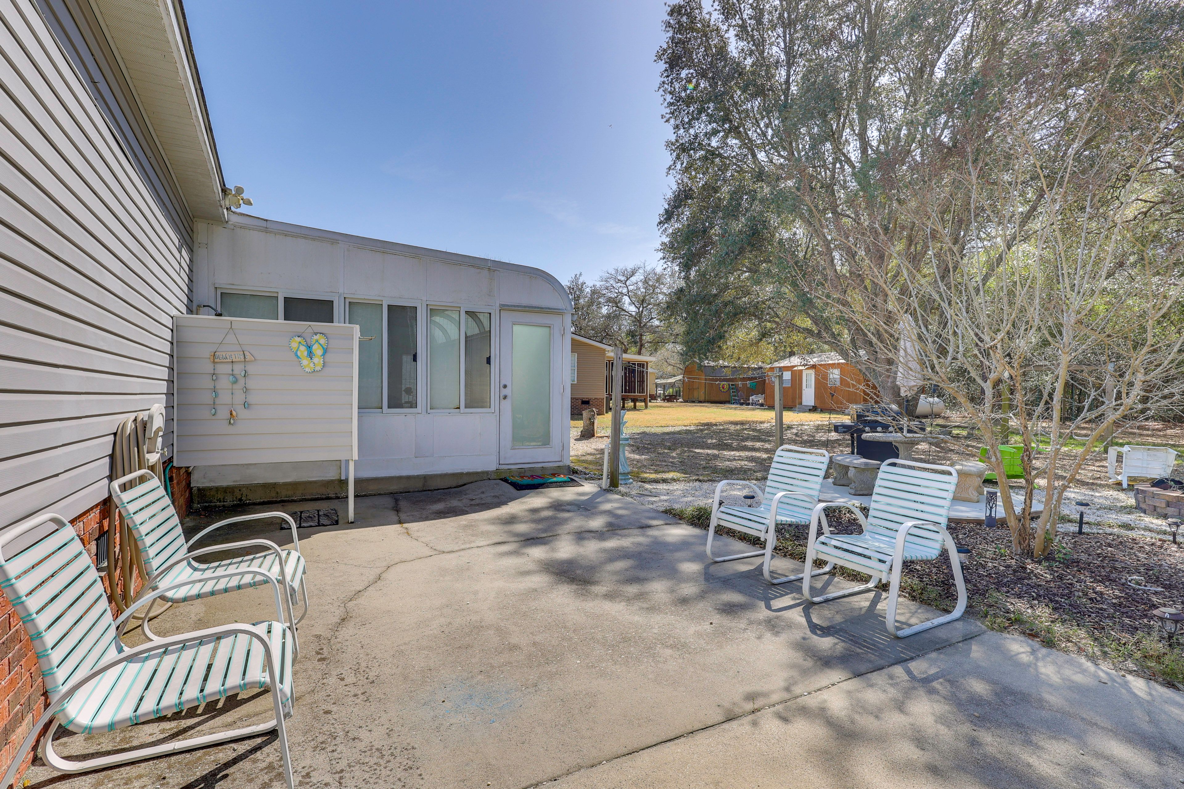 Private Yard | Outdoor Shower | Grill + Fire Pit