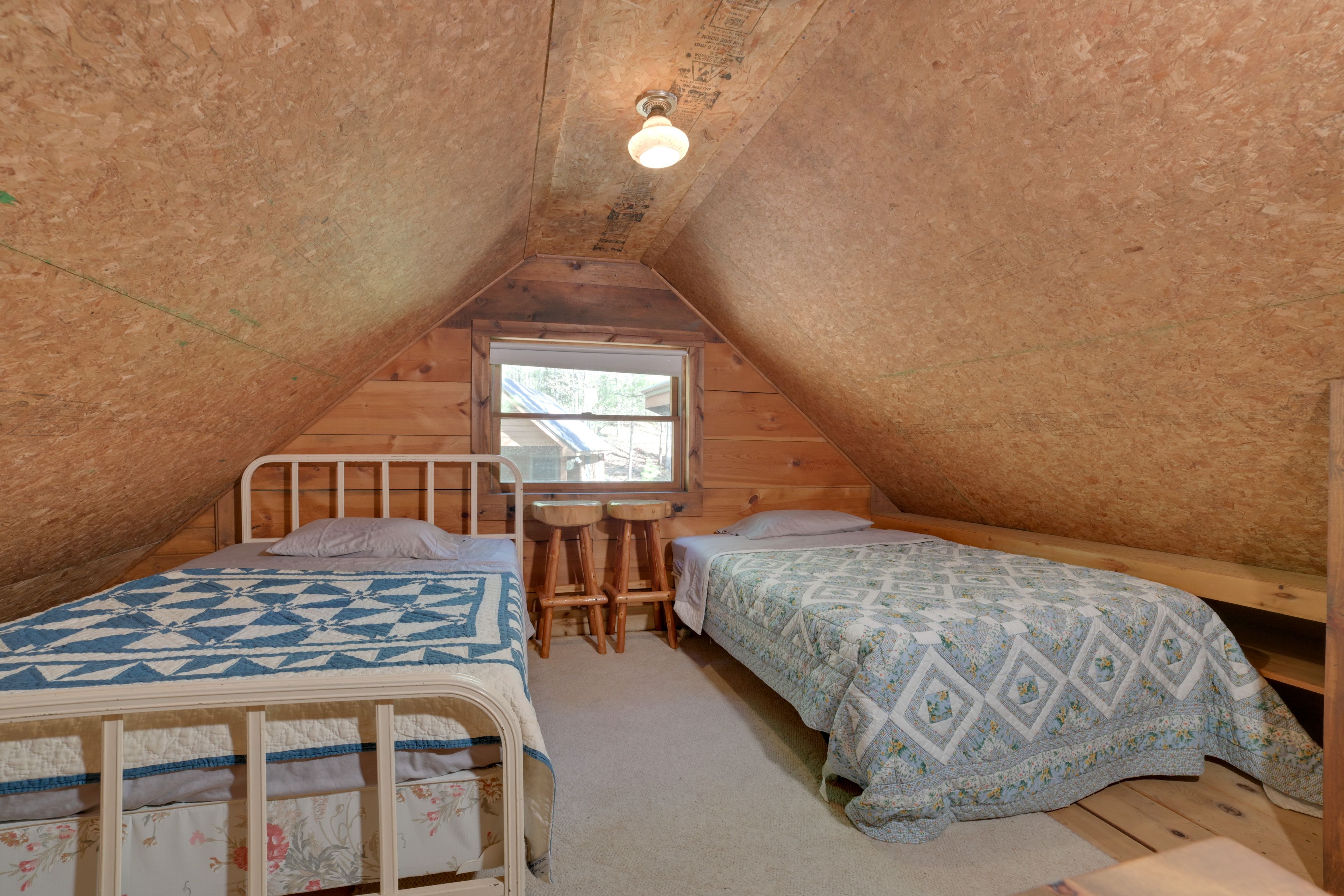 Loft | 2 Twin Beds | Ladder Access