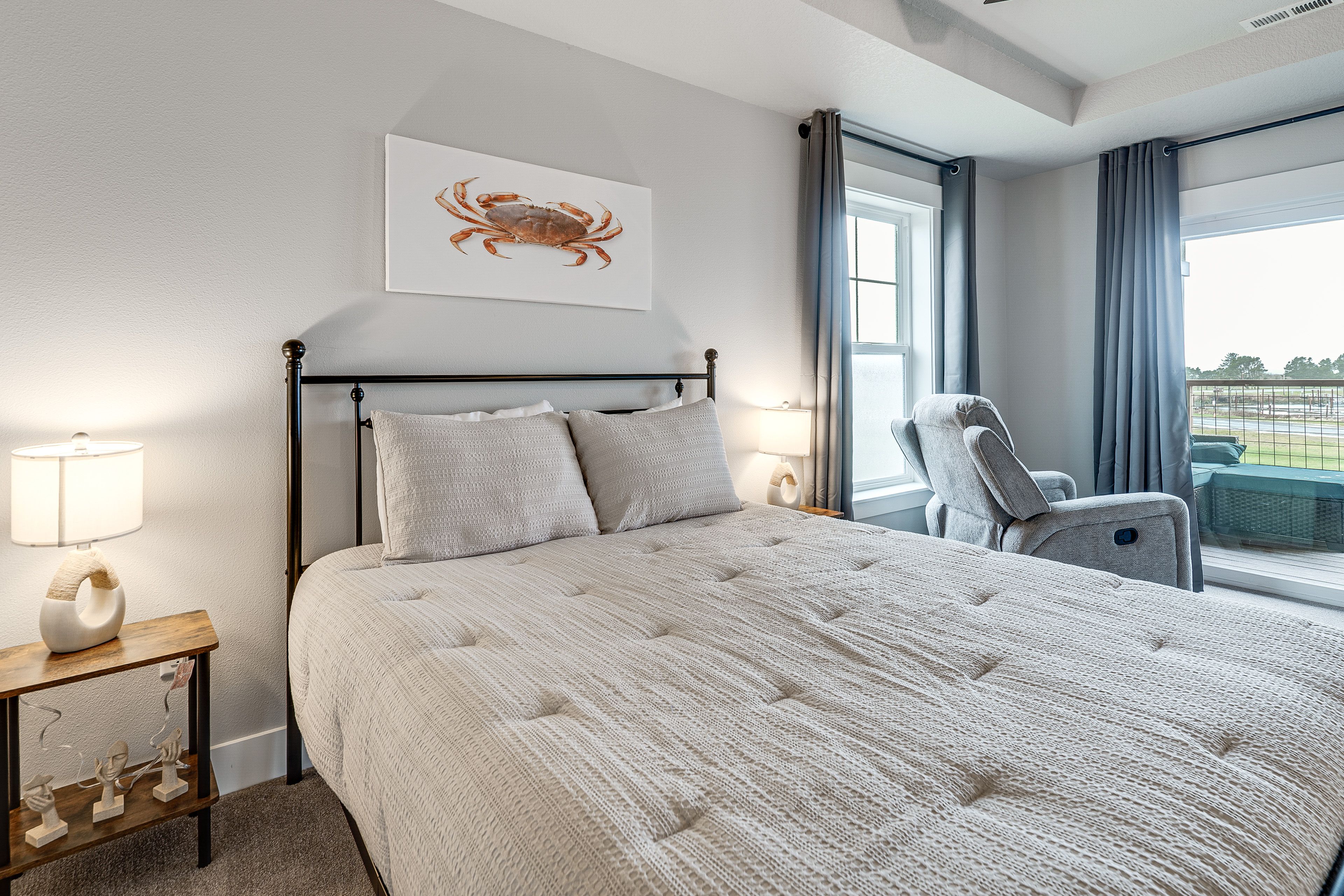 Bedroom 1 | Queen Bed | Upper Floor