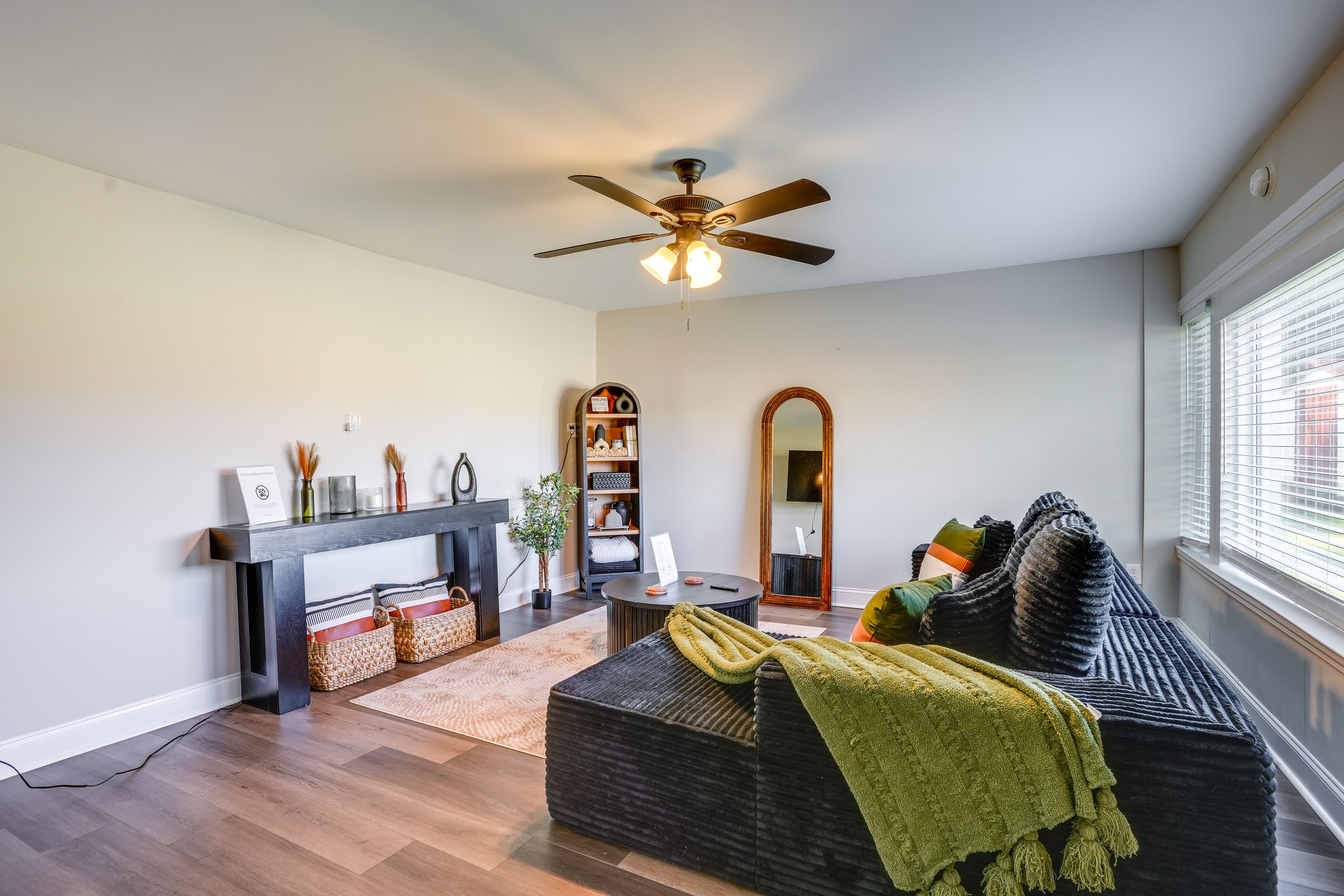 Living Room | Free WiFi