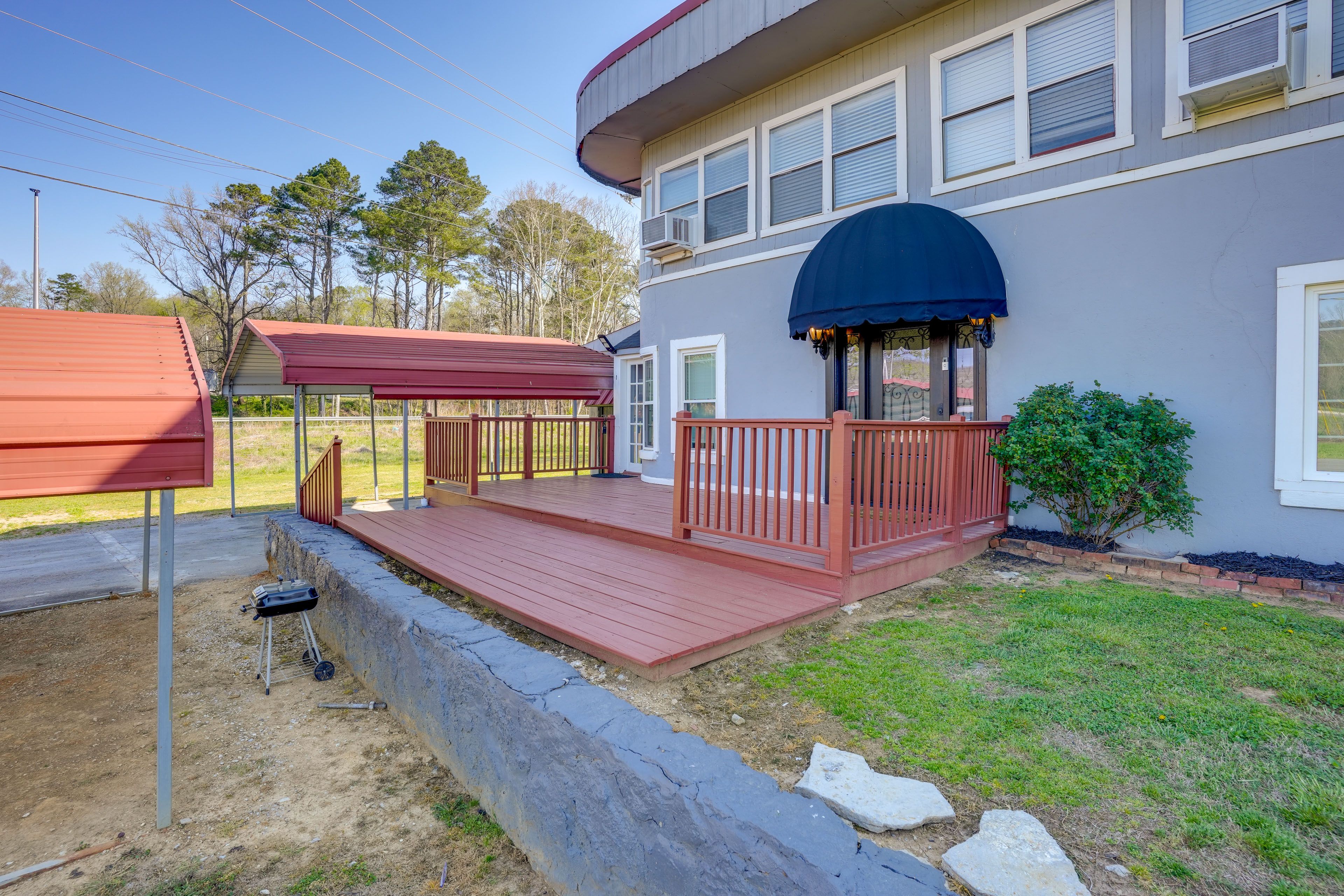 Exterior | Shared Deck & Grill