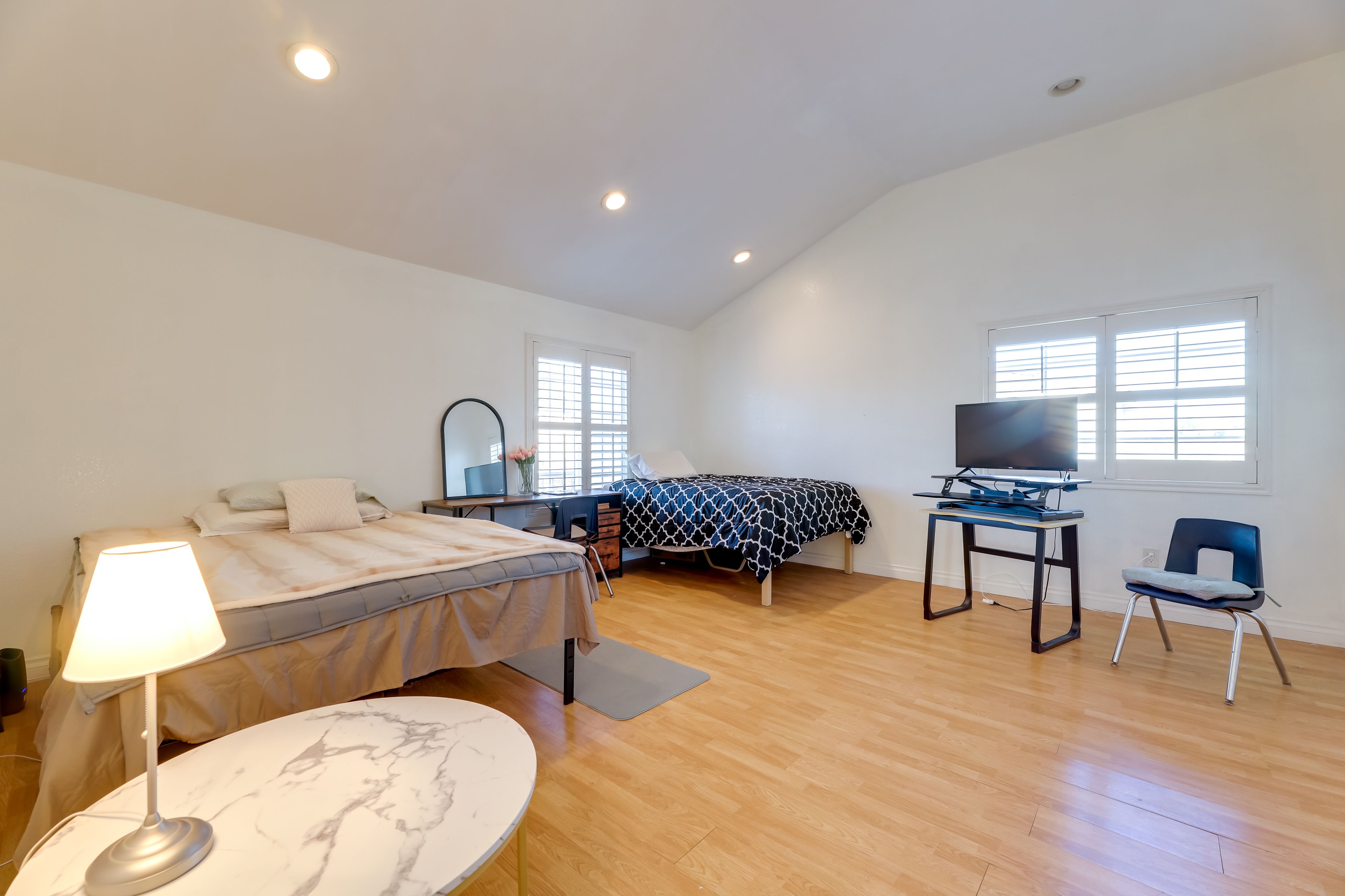 Bedroom 2 | Queen Bed | Full Bed