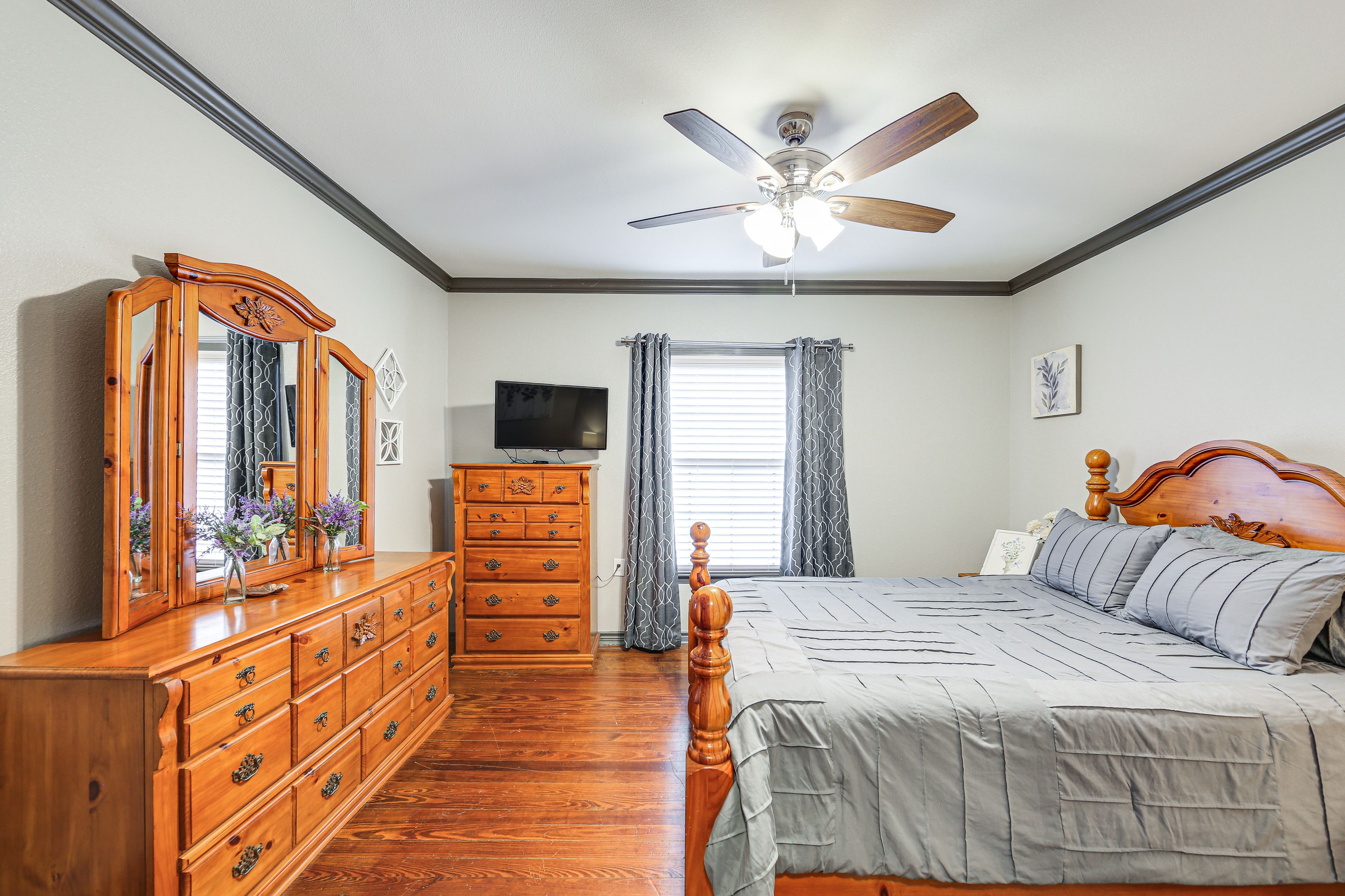 Bedroom 3 | Queen Bed