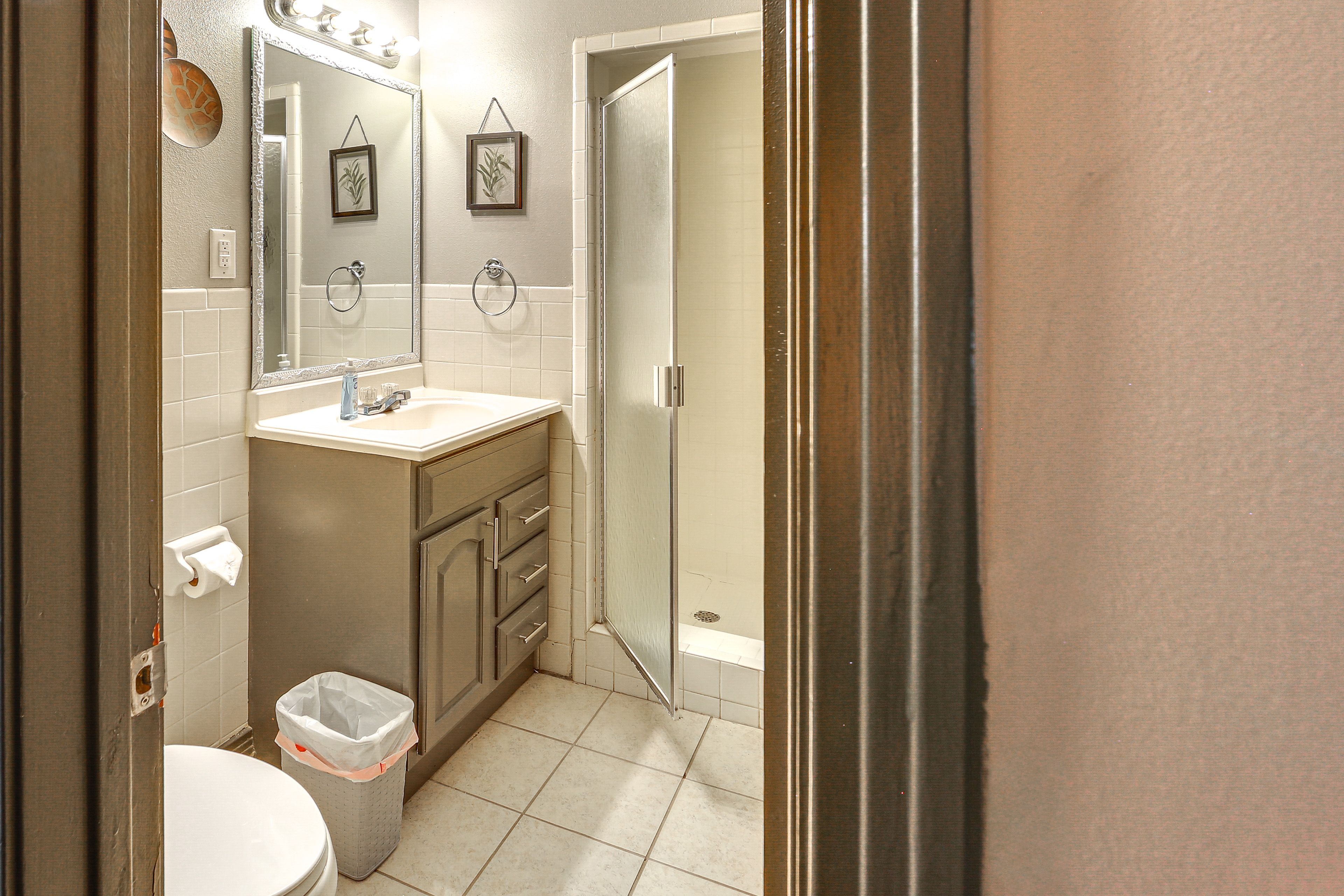 Full Bathroom