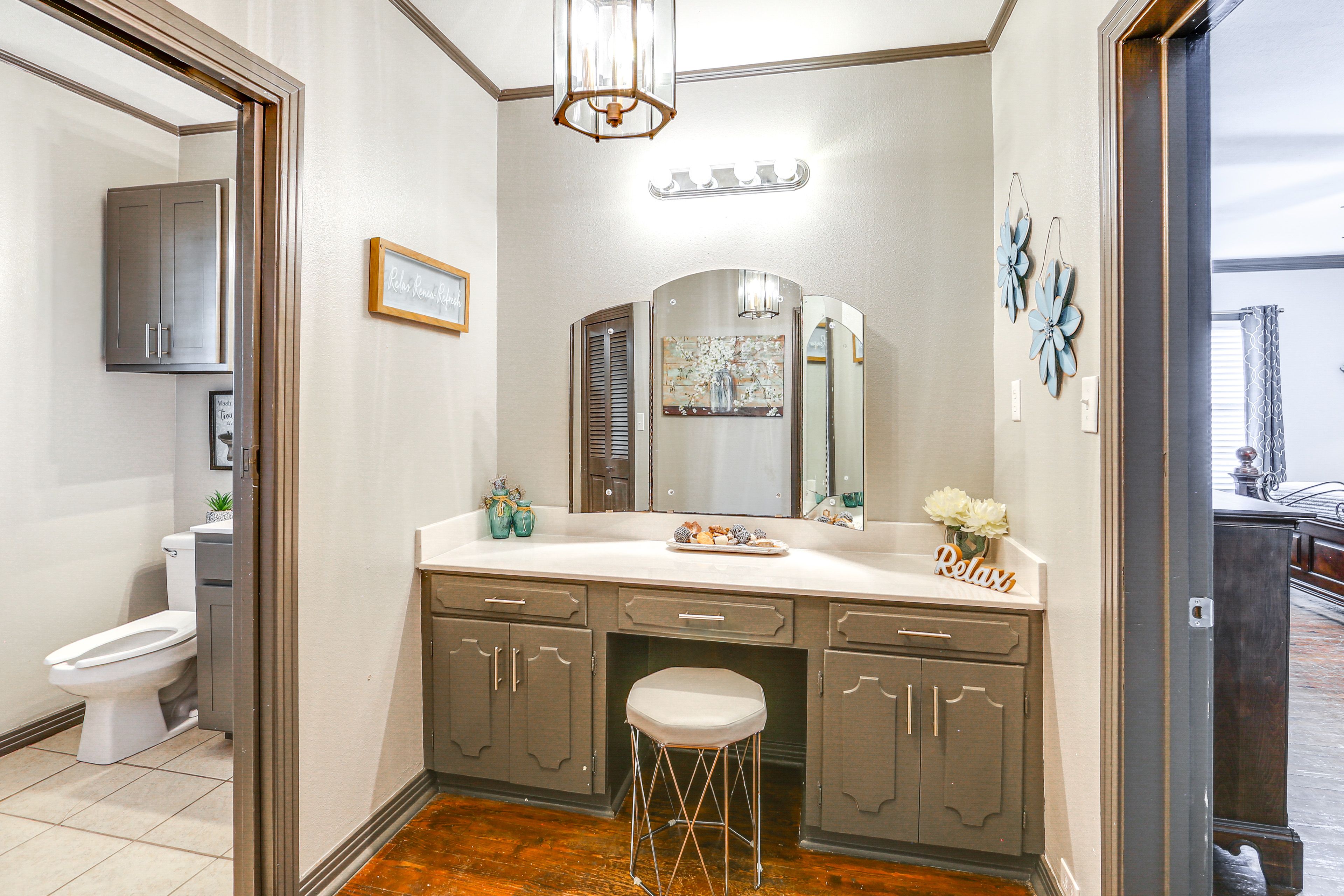 Vanity Station