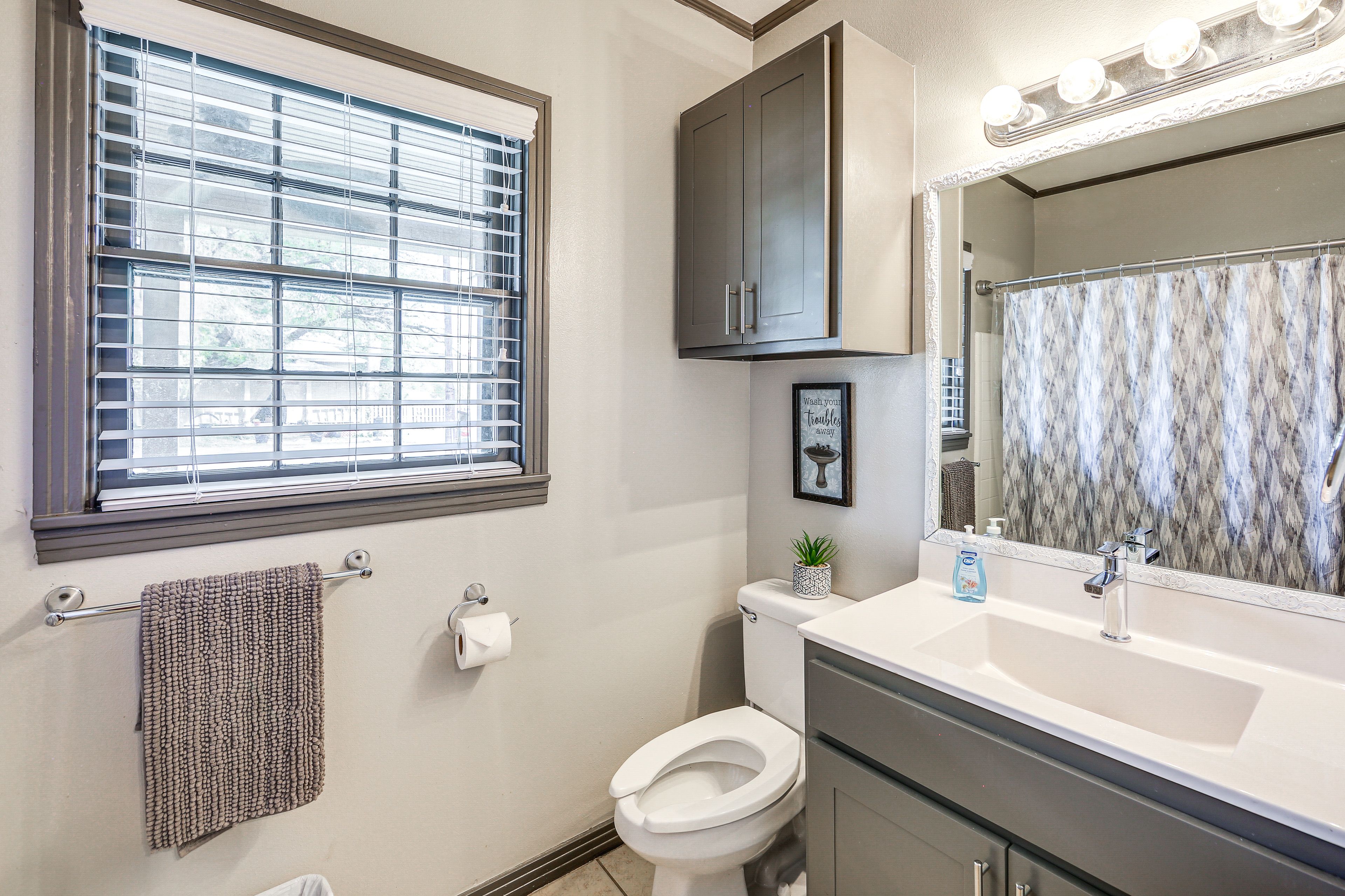 Full Bathroom