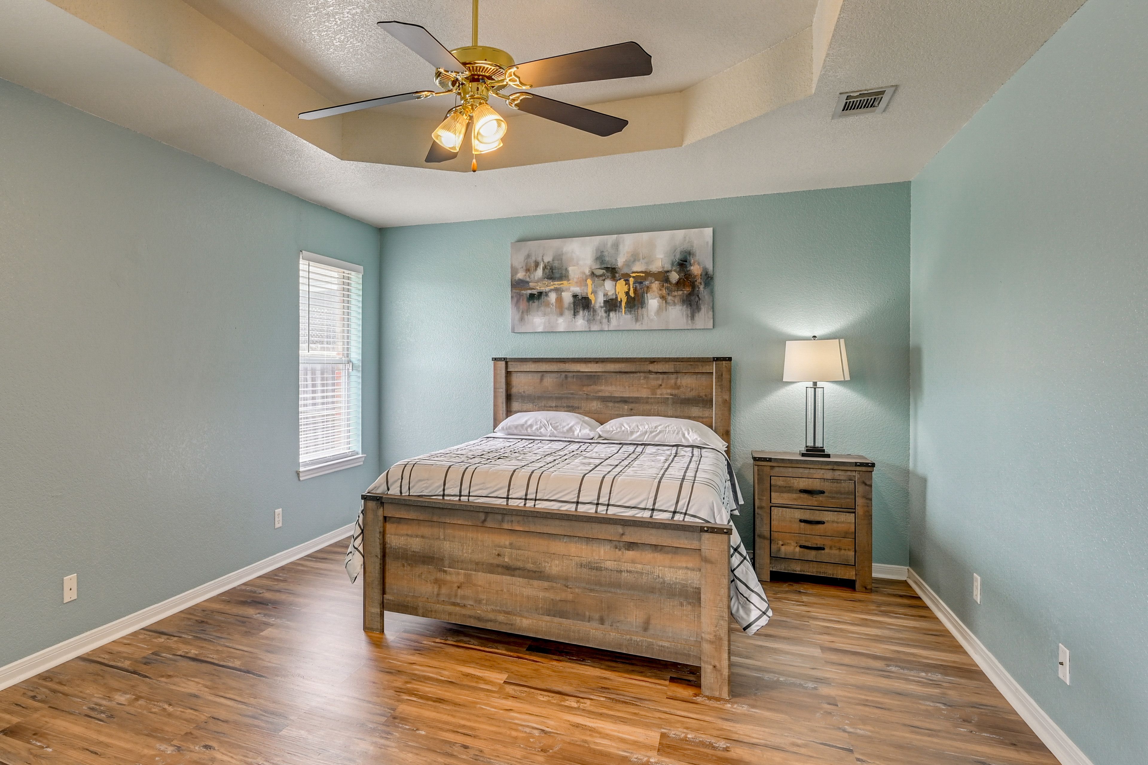 Bedroom 1 | Queen Bed