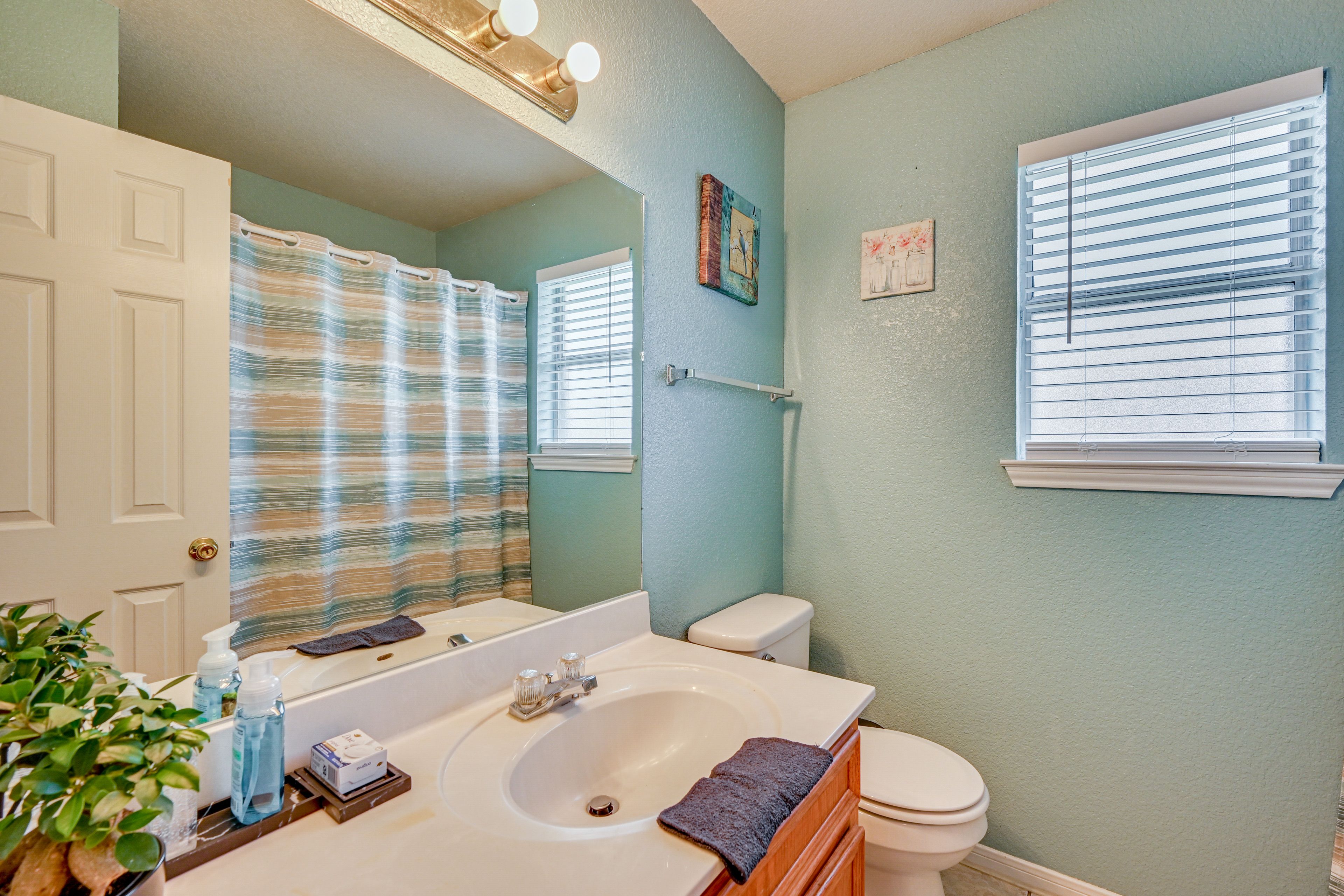 Full Bathroom