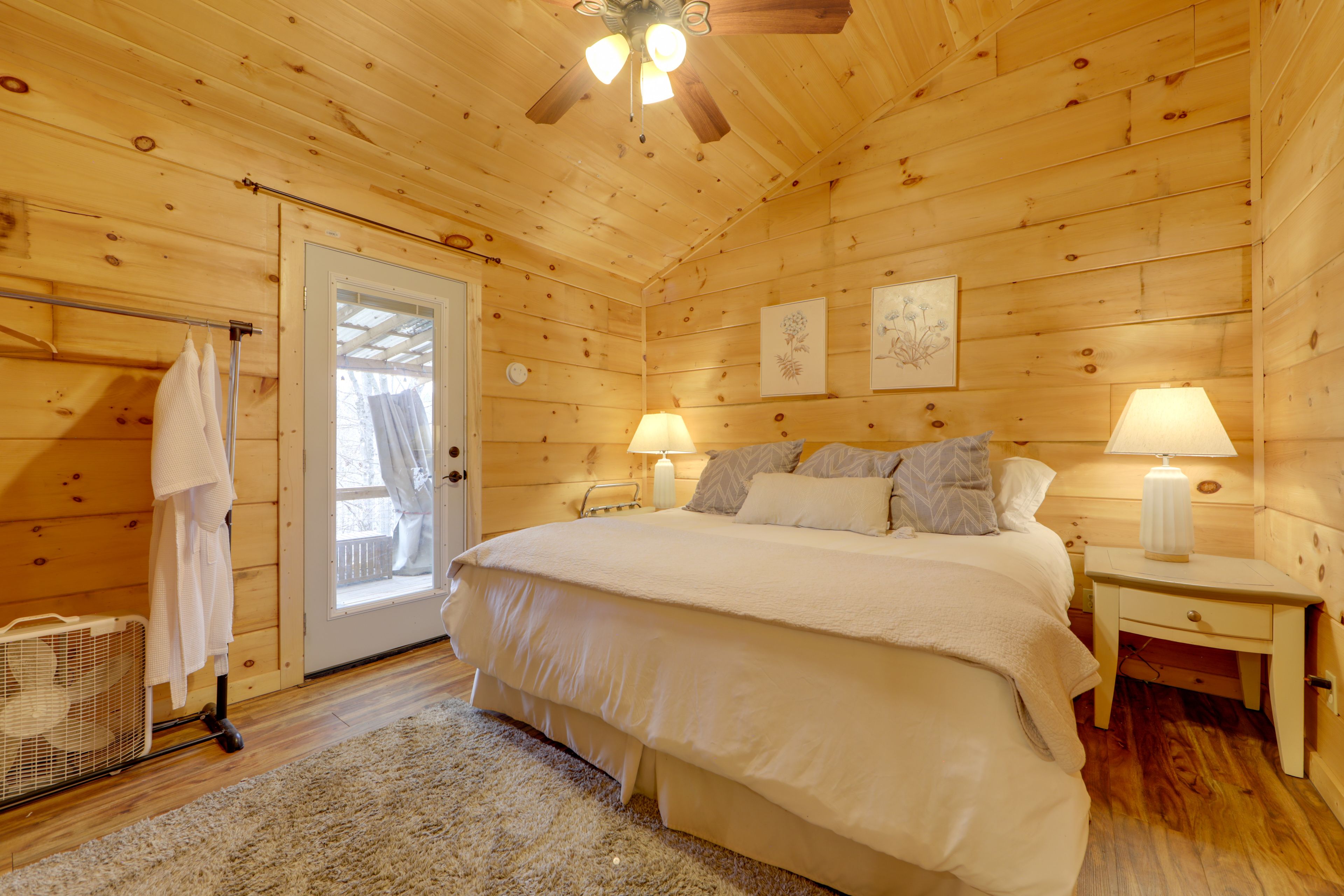 Bedroom 1 | King Bed