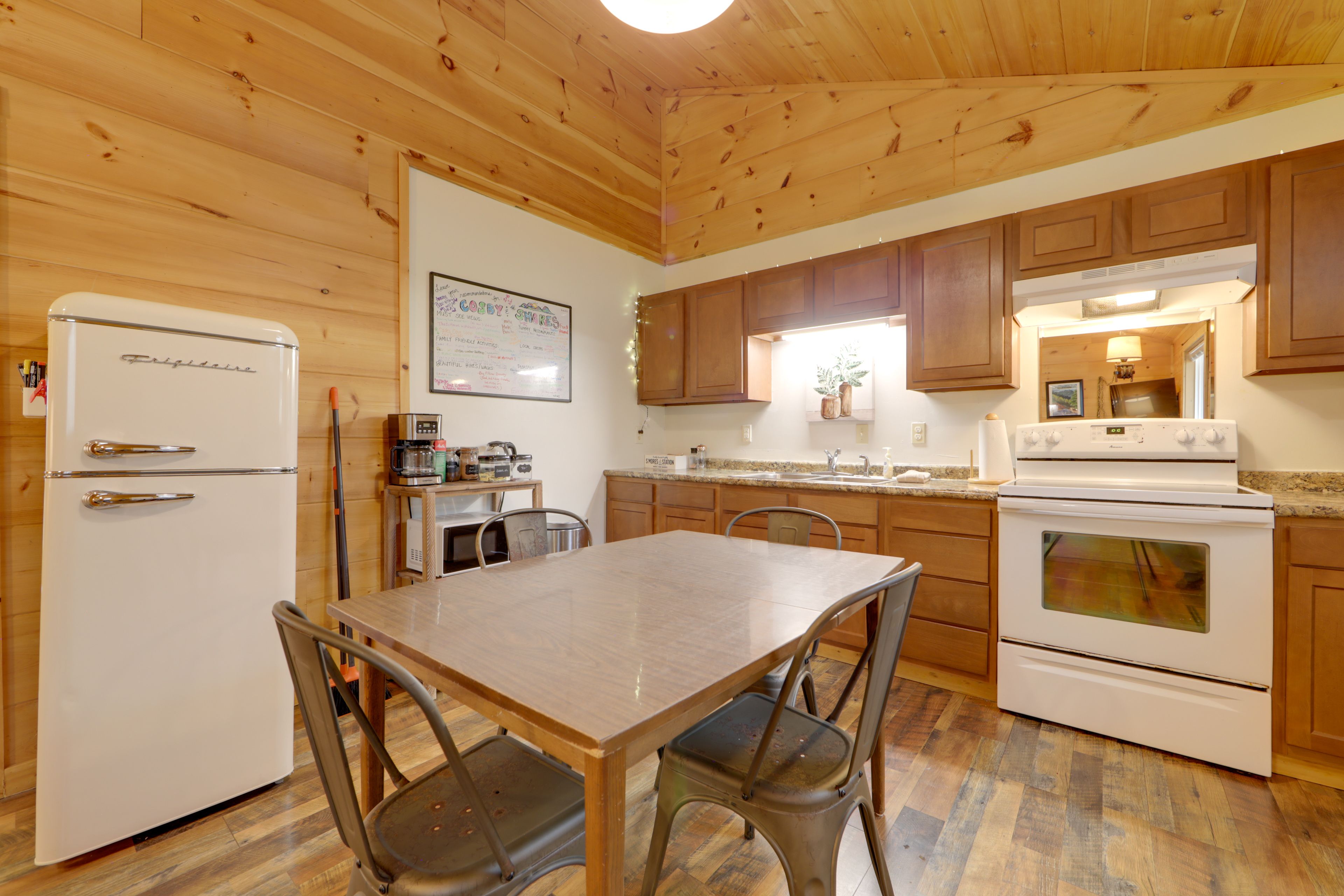 Kitchen & Dining Area