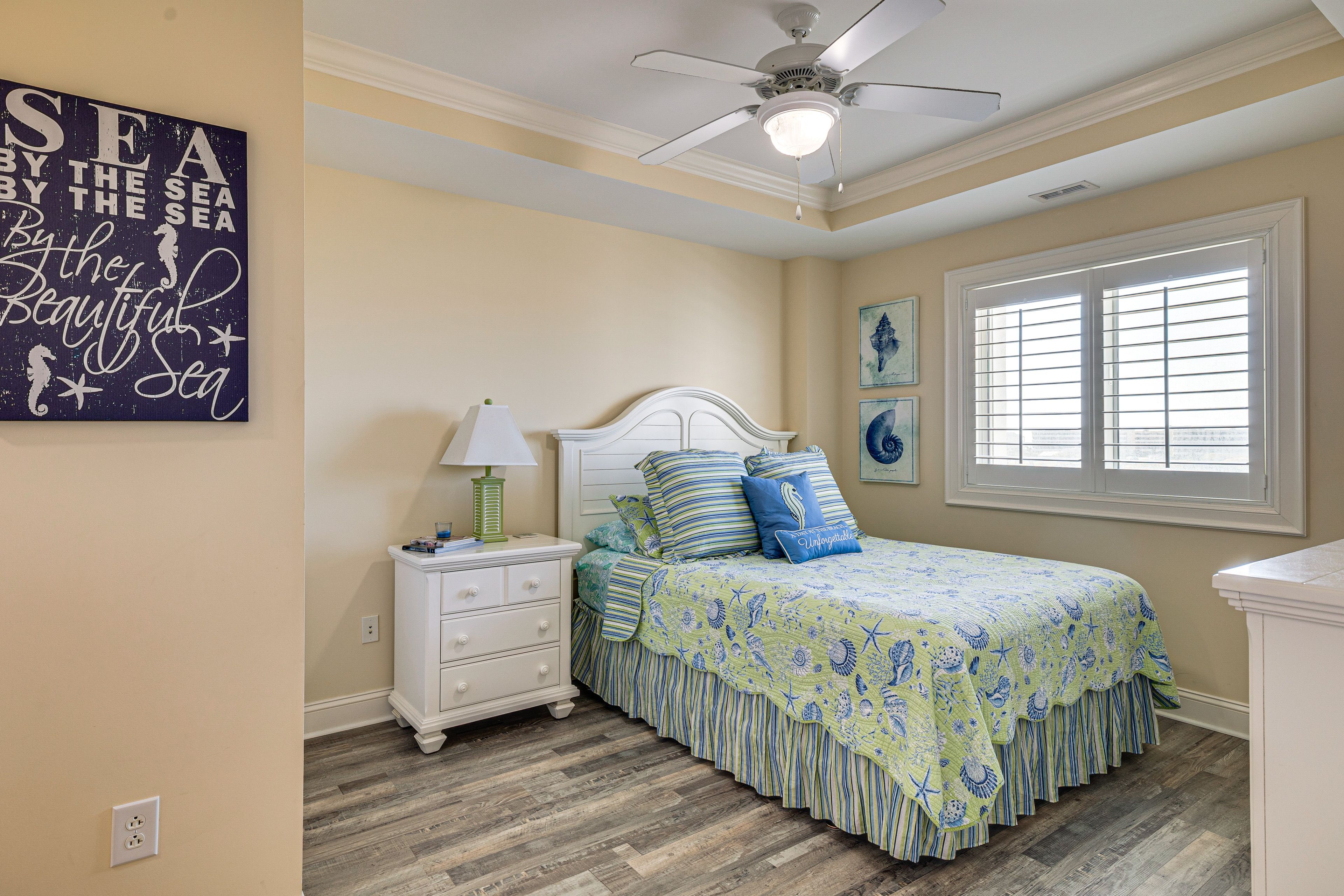 Bedroom 2 | Queen Bed