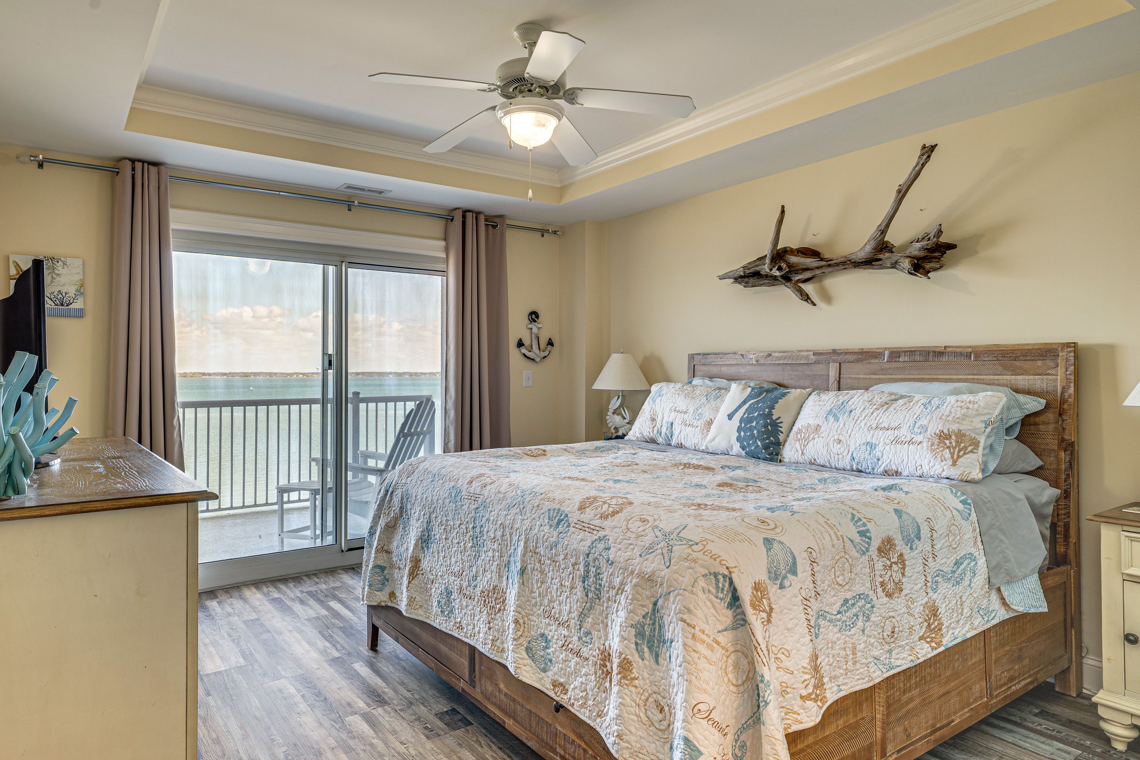 Bedroom 1 | King Bed