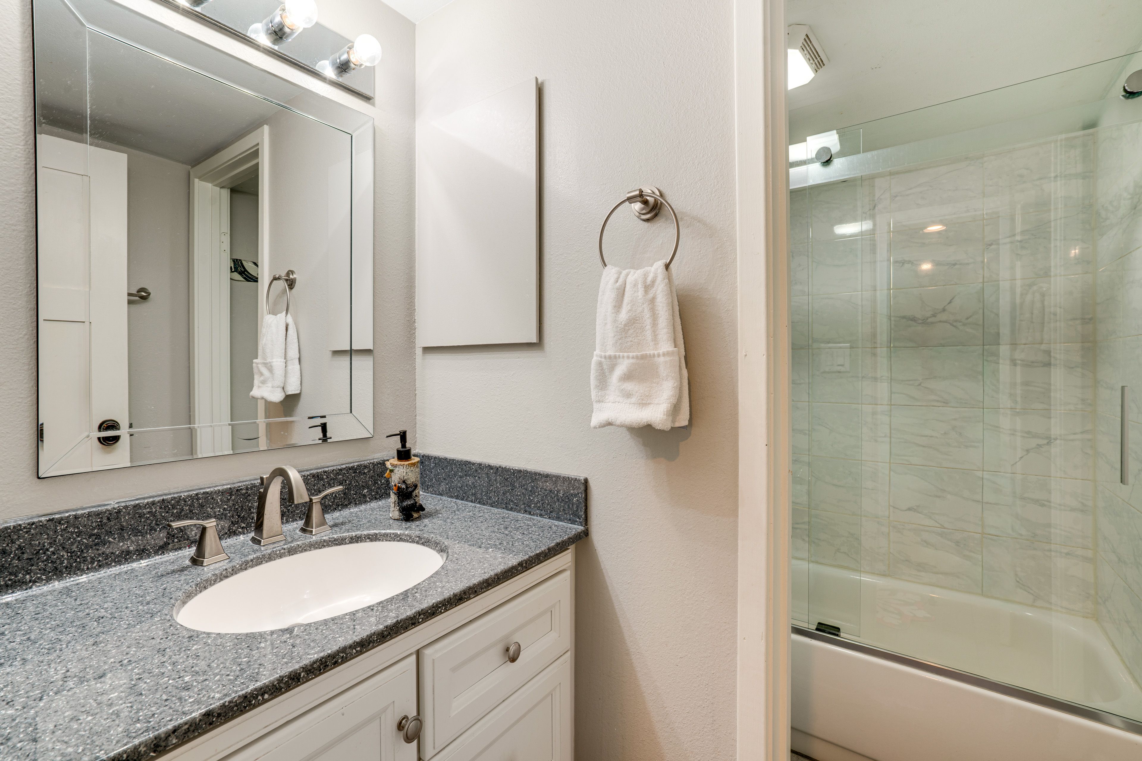 Full Bathroom | 1st Floor