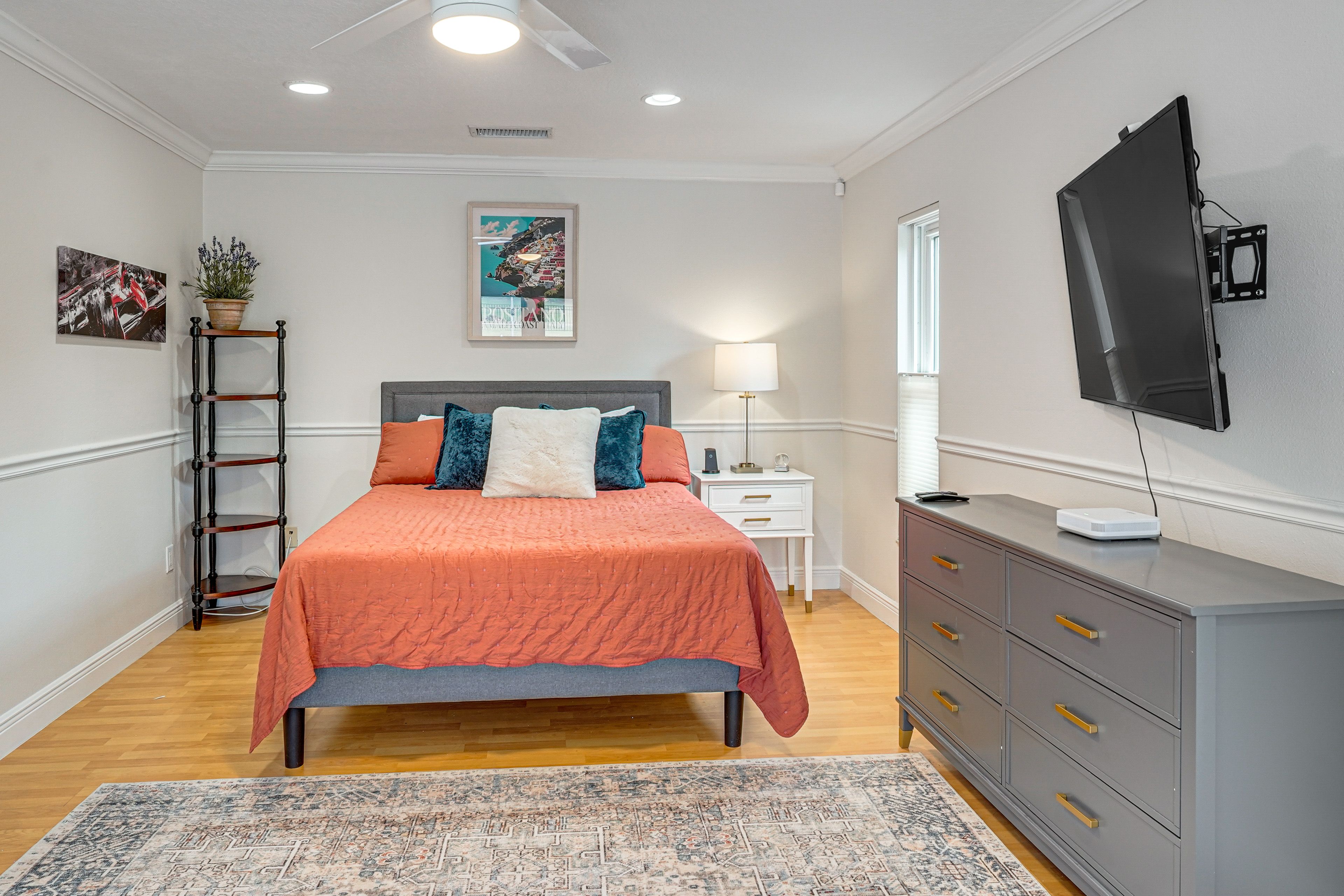 Bedroom 3 | Queen Bed