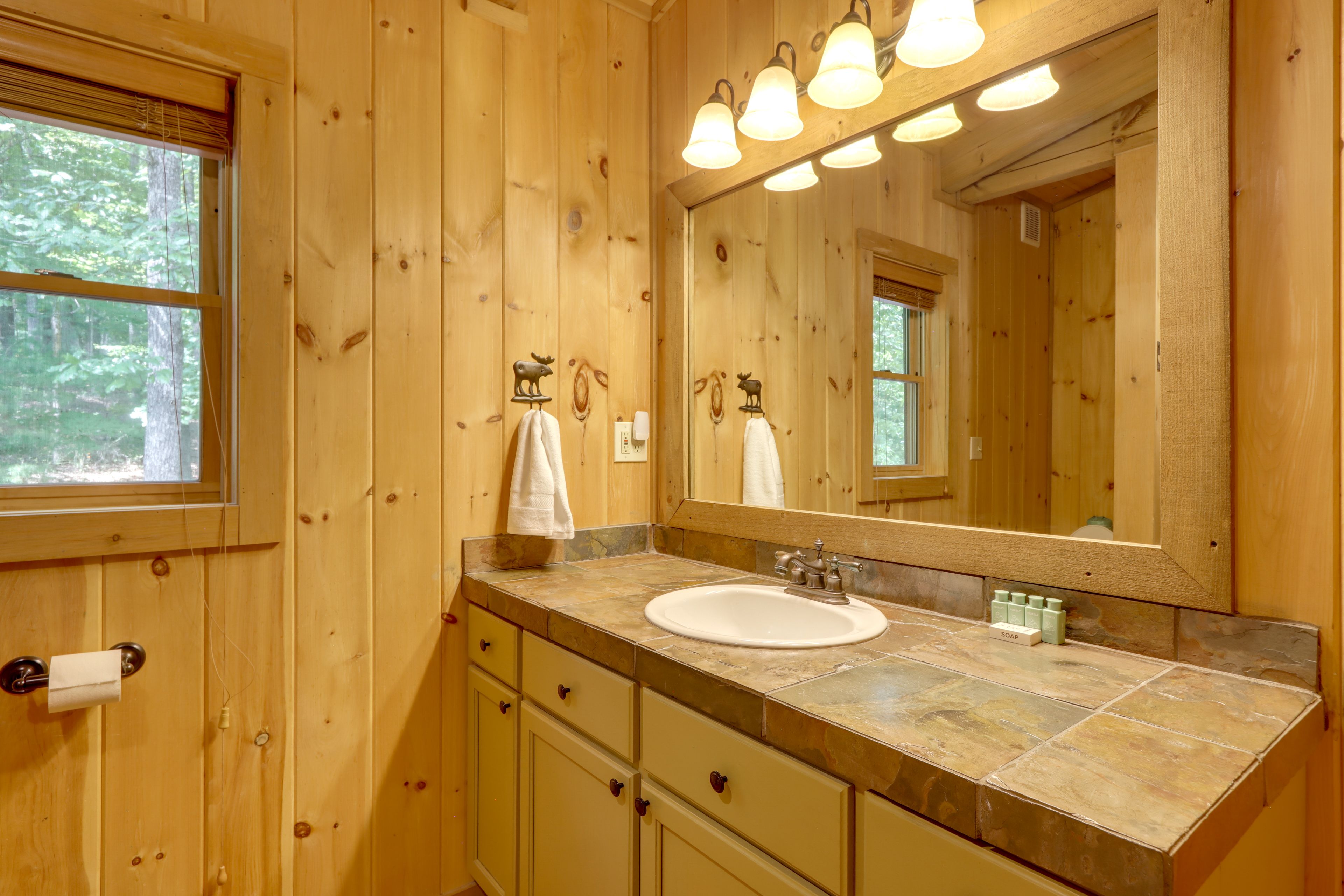 Full Bathroom | 2nd Floor