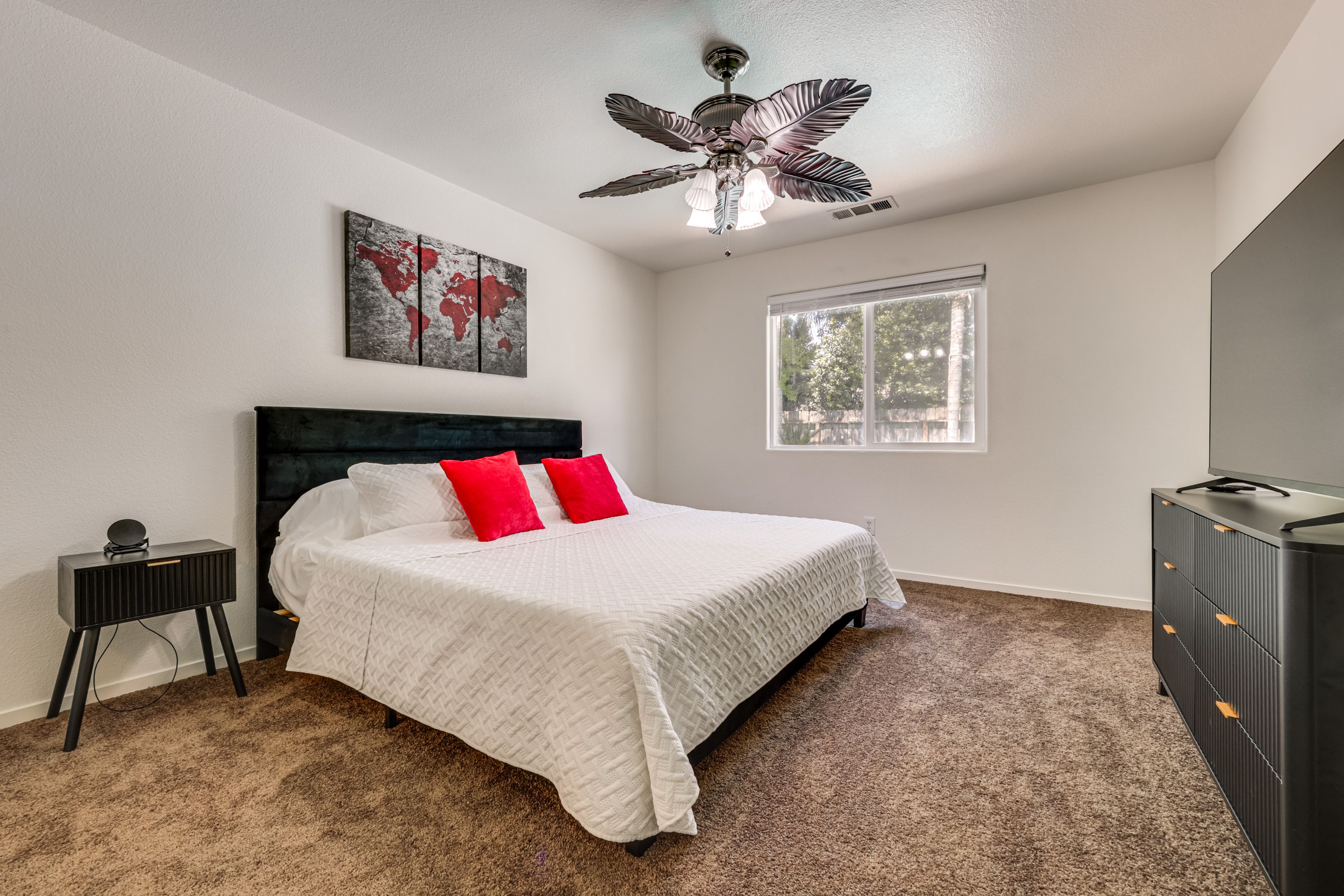 Bedroom 1 | King Bed
