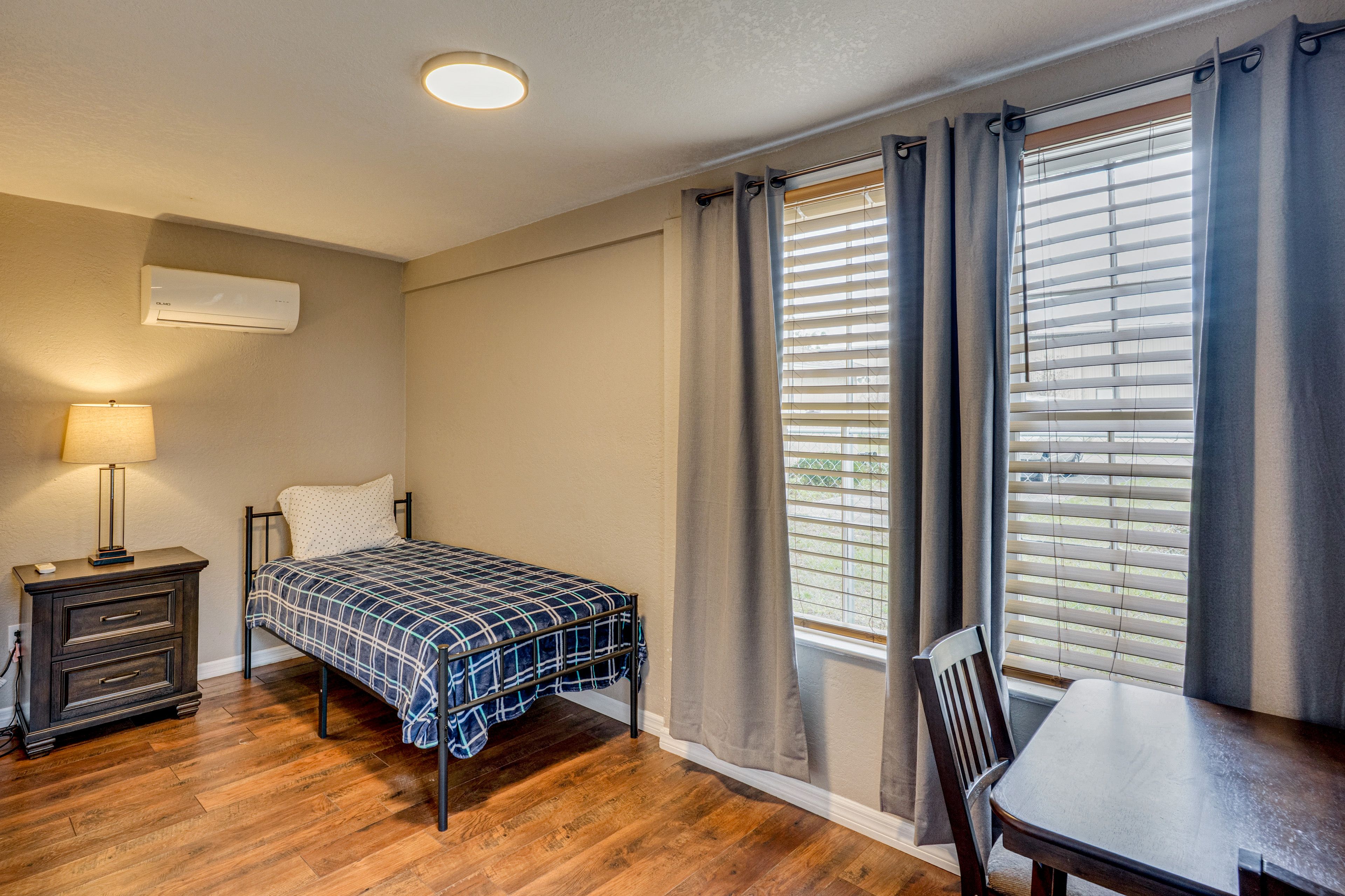 Bedroom 1 | Twin Bed | 1st Floor