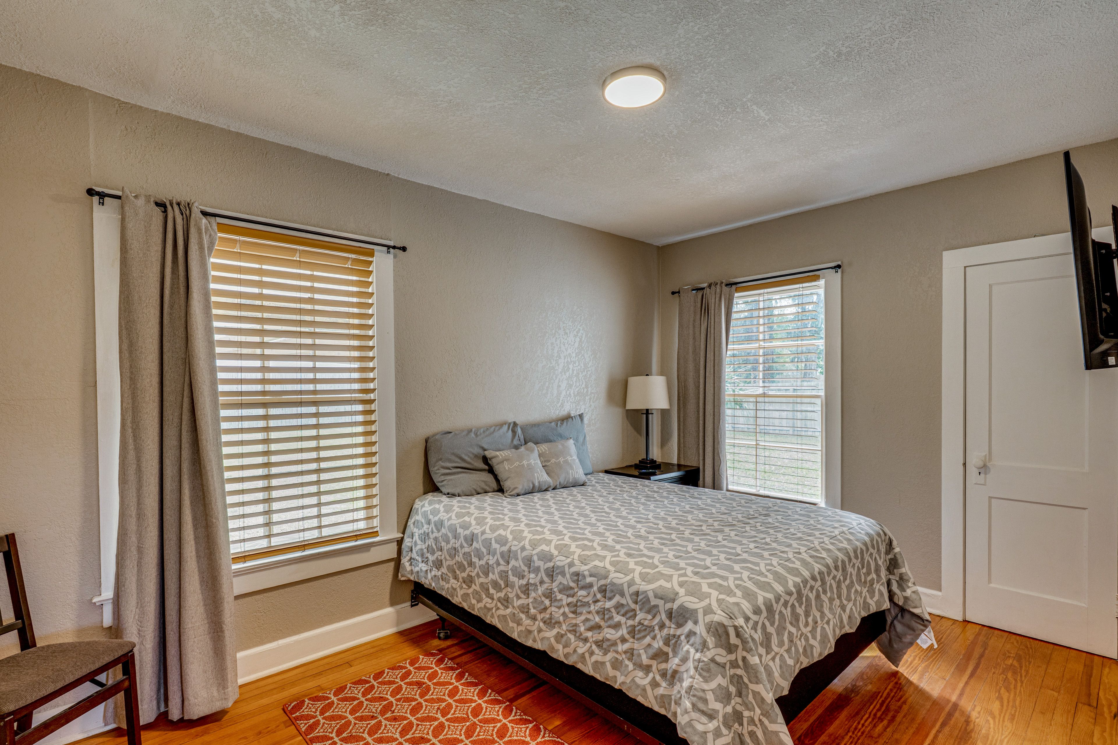 Bedroom 2 | Queen Bed | 1st Floor