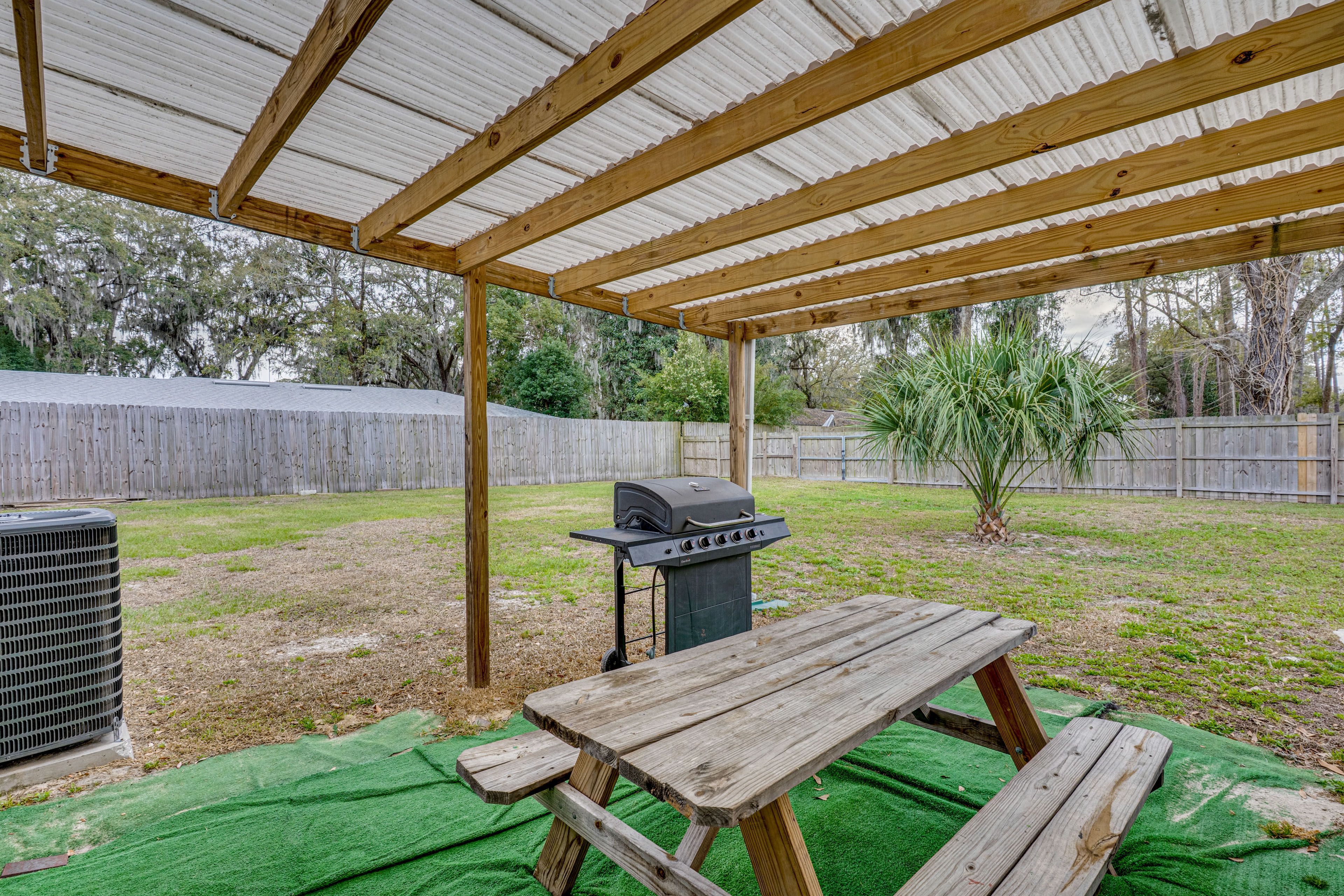 Fenced Backyard | Picnic Table | Grill