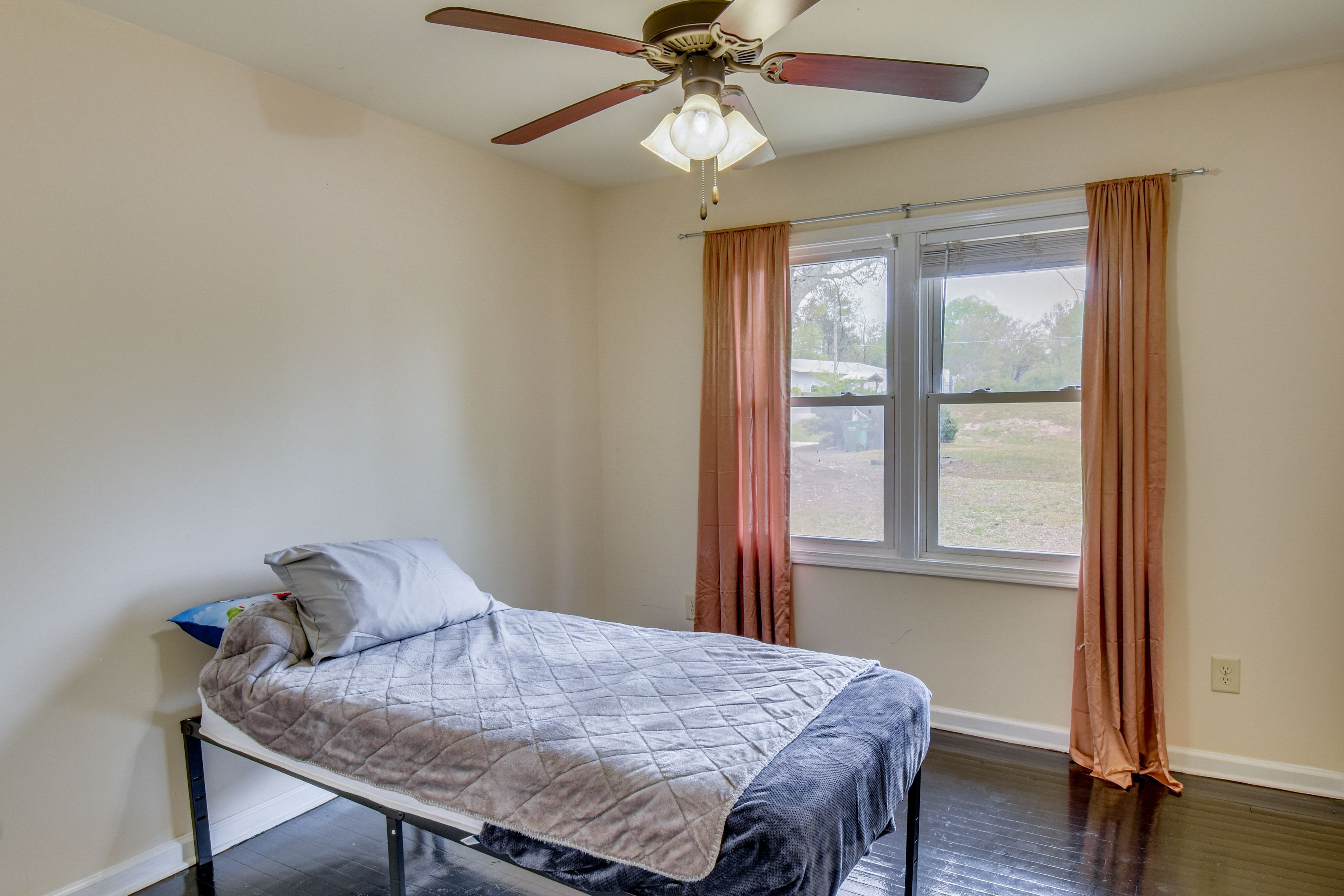 Bedroom 1 | Twin Bed