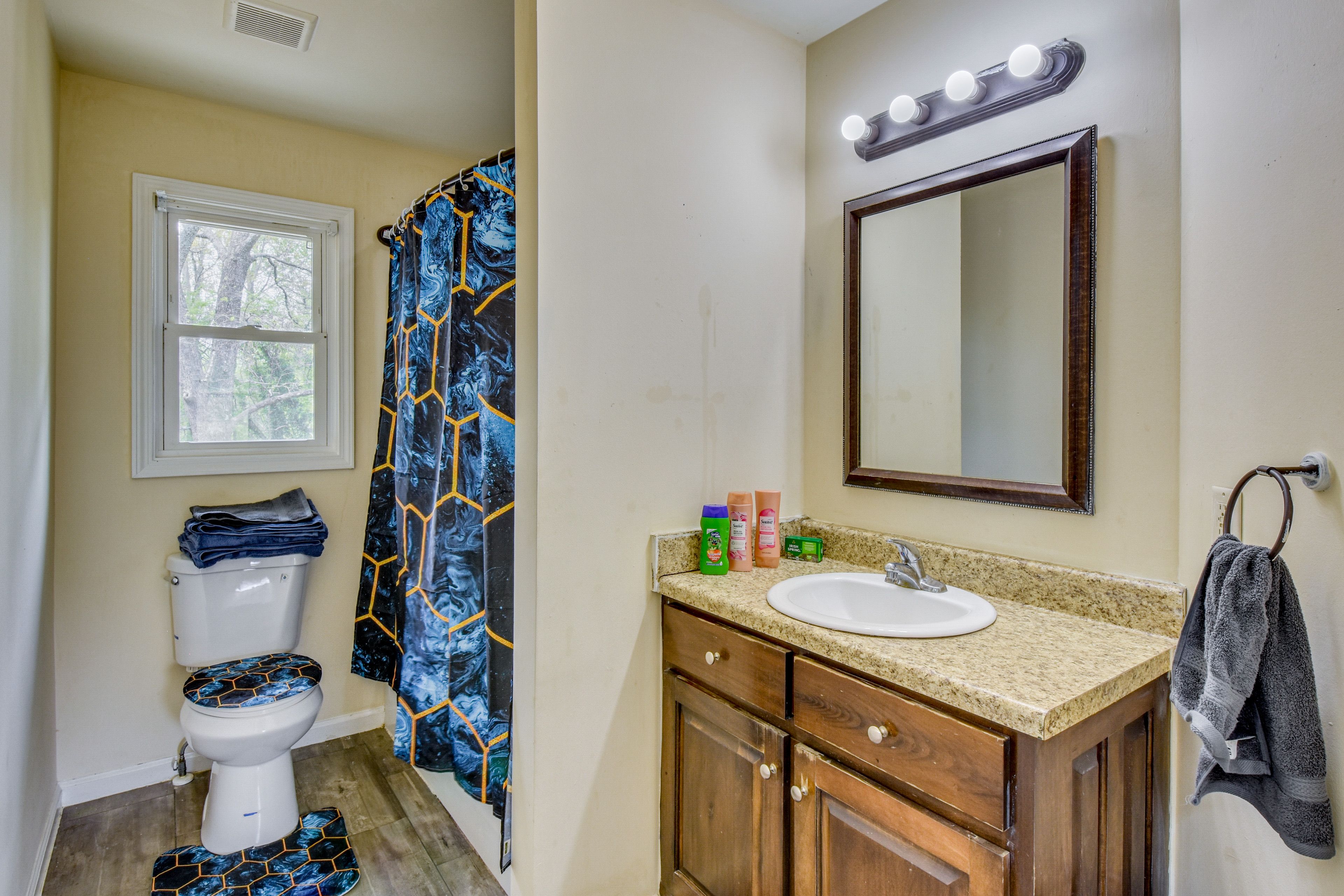 Bathroom | Bathtub/Shower