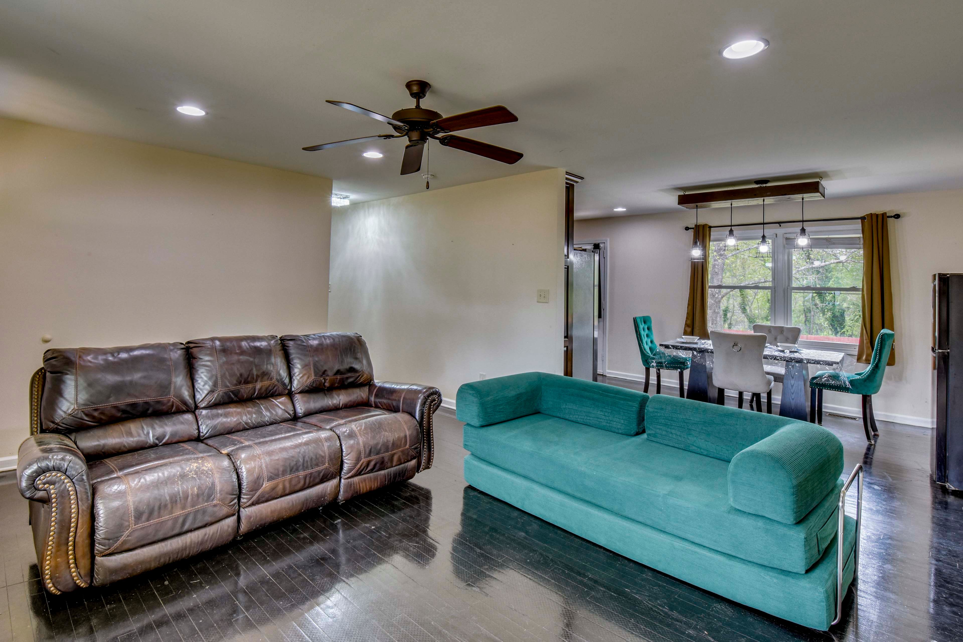 Living Room | Queen Sleeper Sofa | Smart TV
