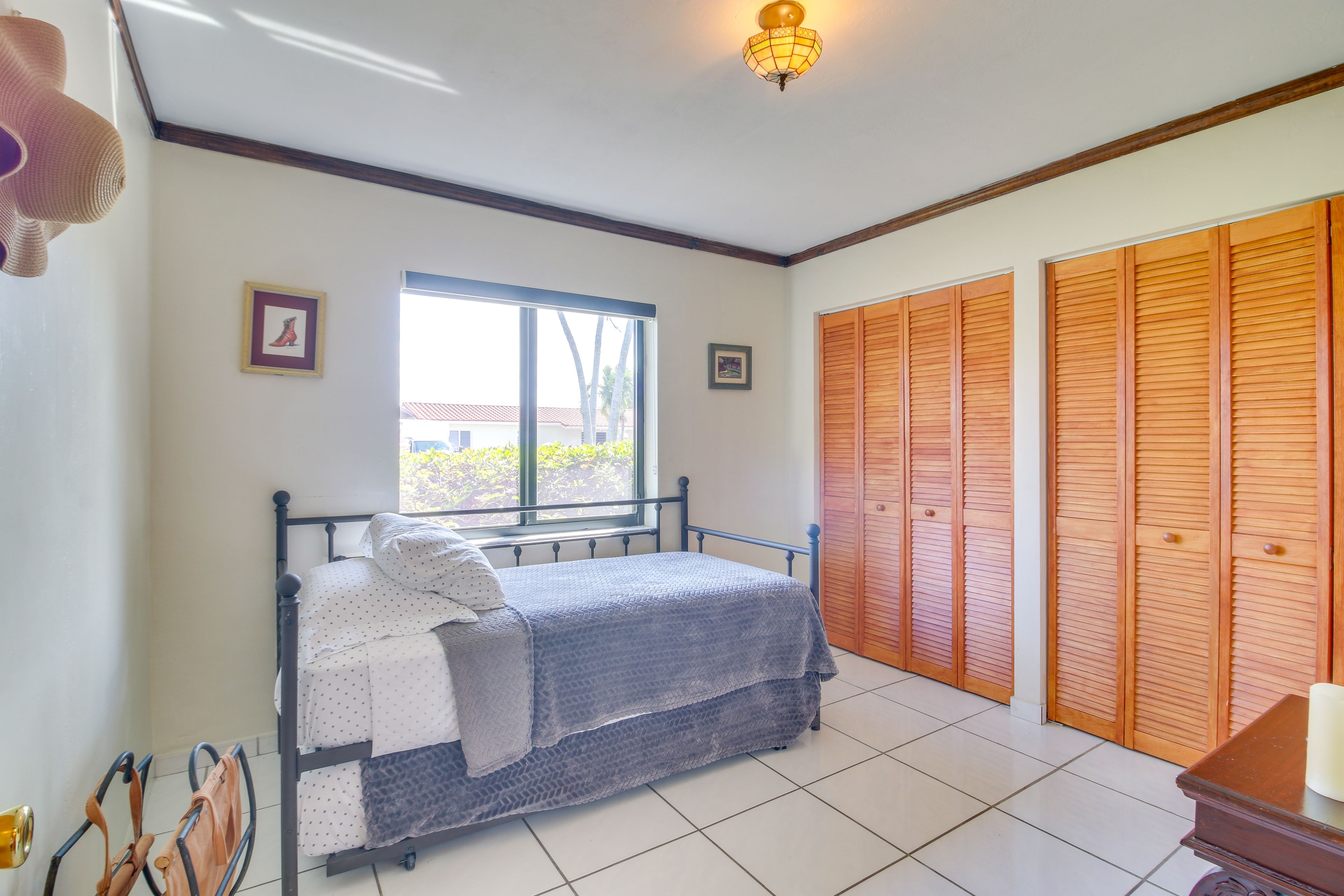 Bedroom 4 | Twin Daybed w/ Twin Trundle