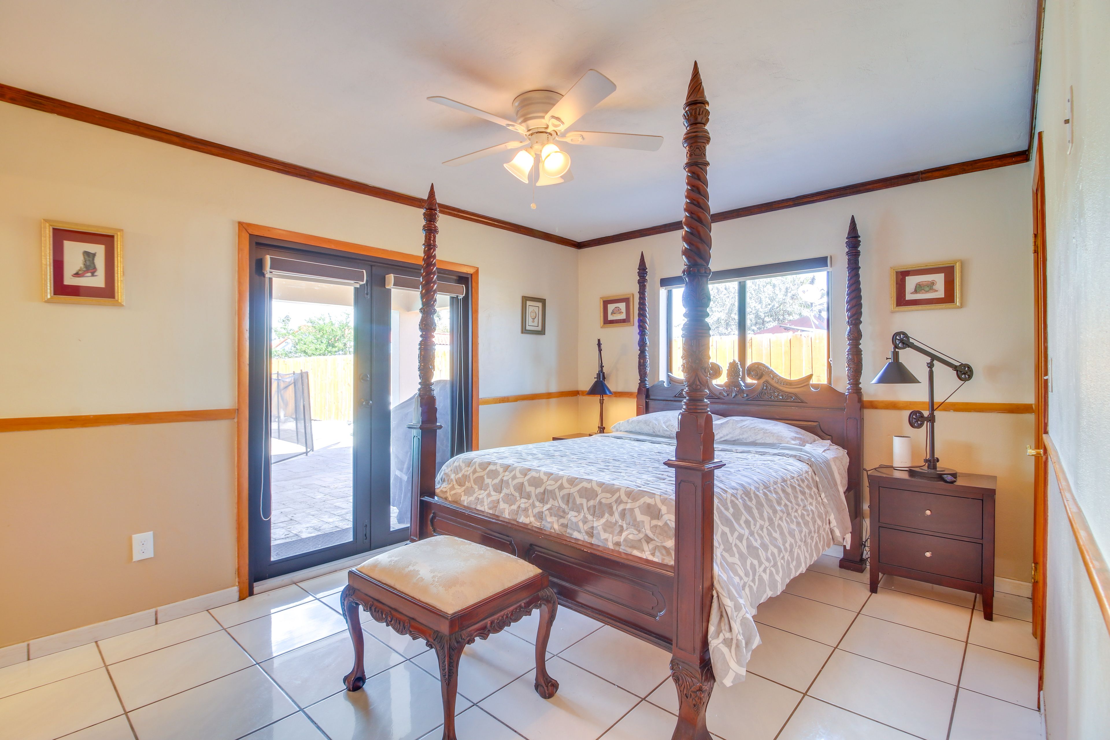 Bedroom 1 | Queen Bed