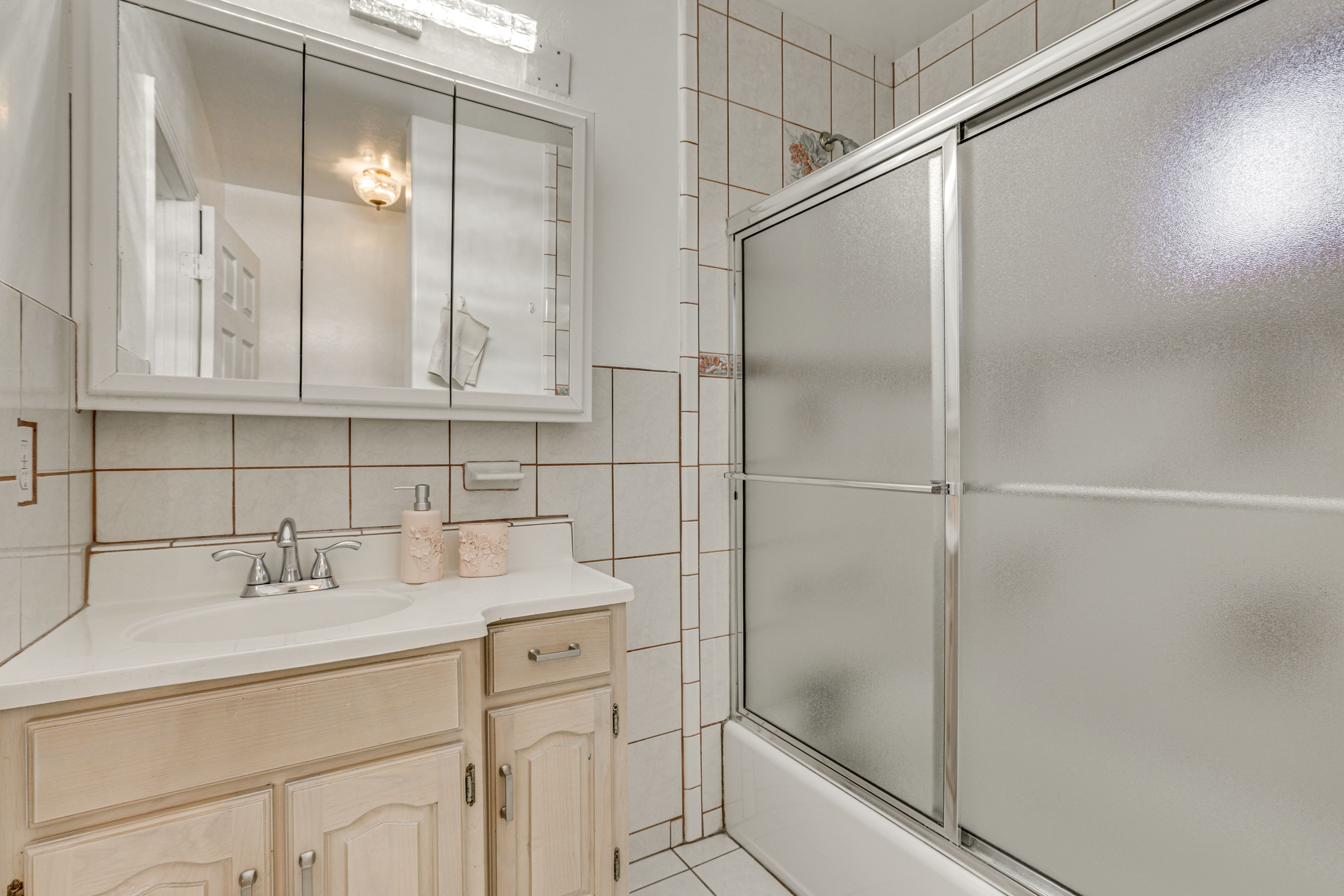 Full Bathroom | 2nd Floor